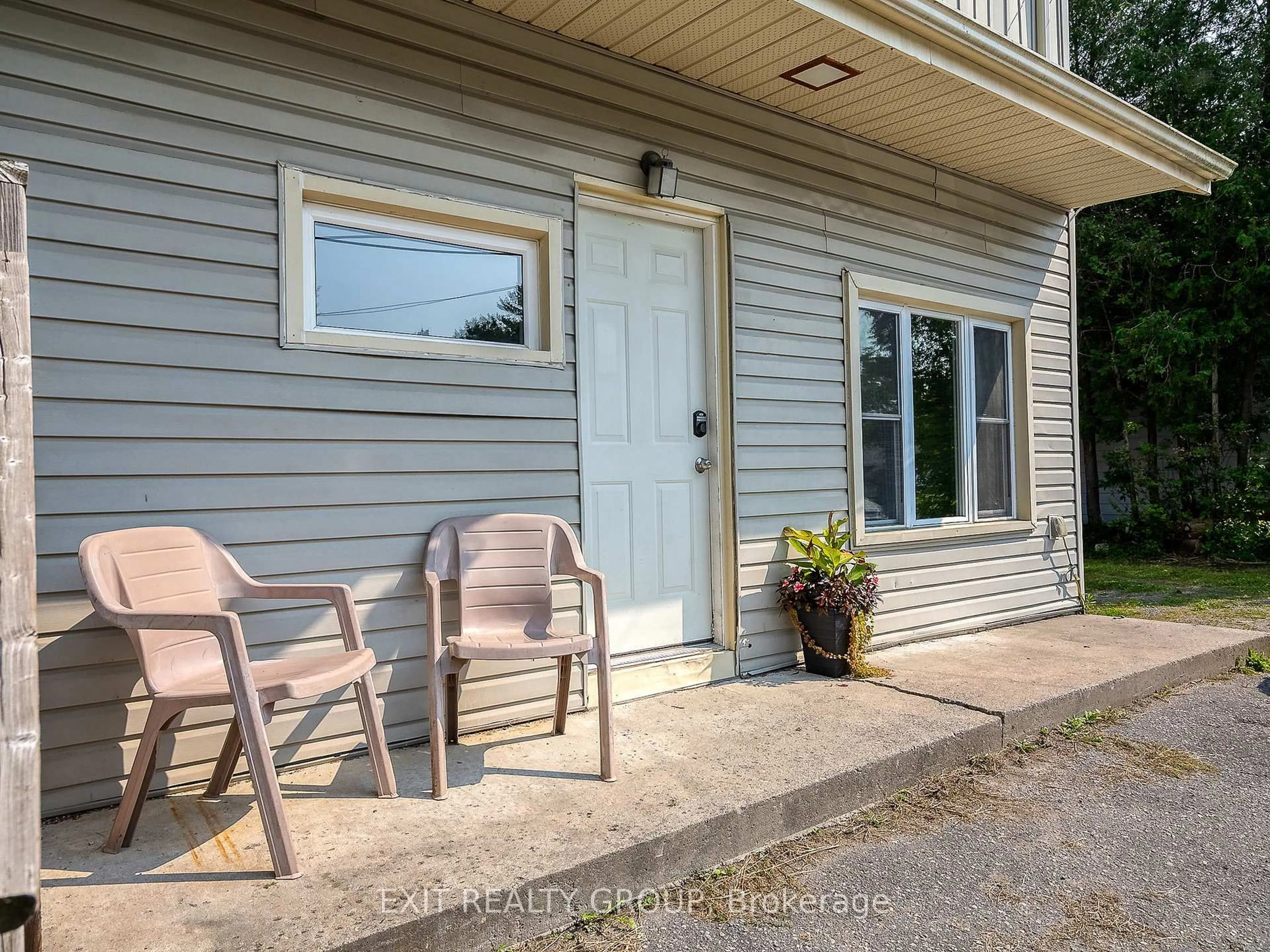 Patio, water/lake/river/ocean view for 109 Prince Edward St, Brighton Ontario K0K 1H0