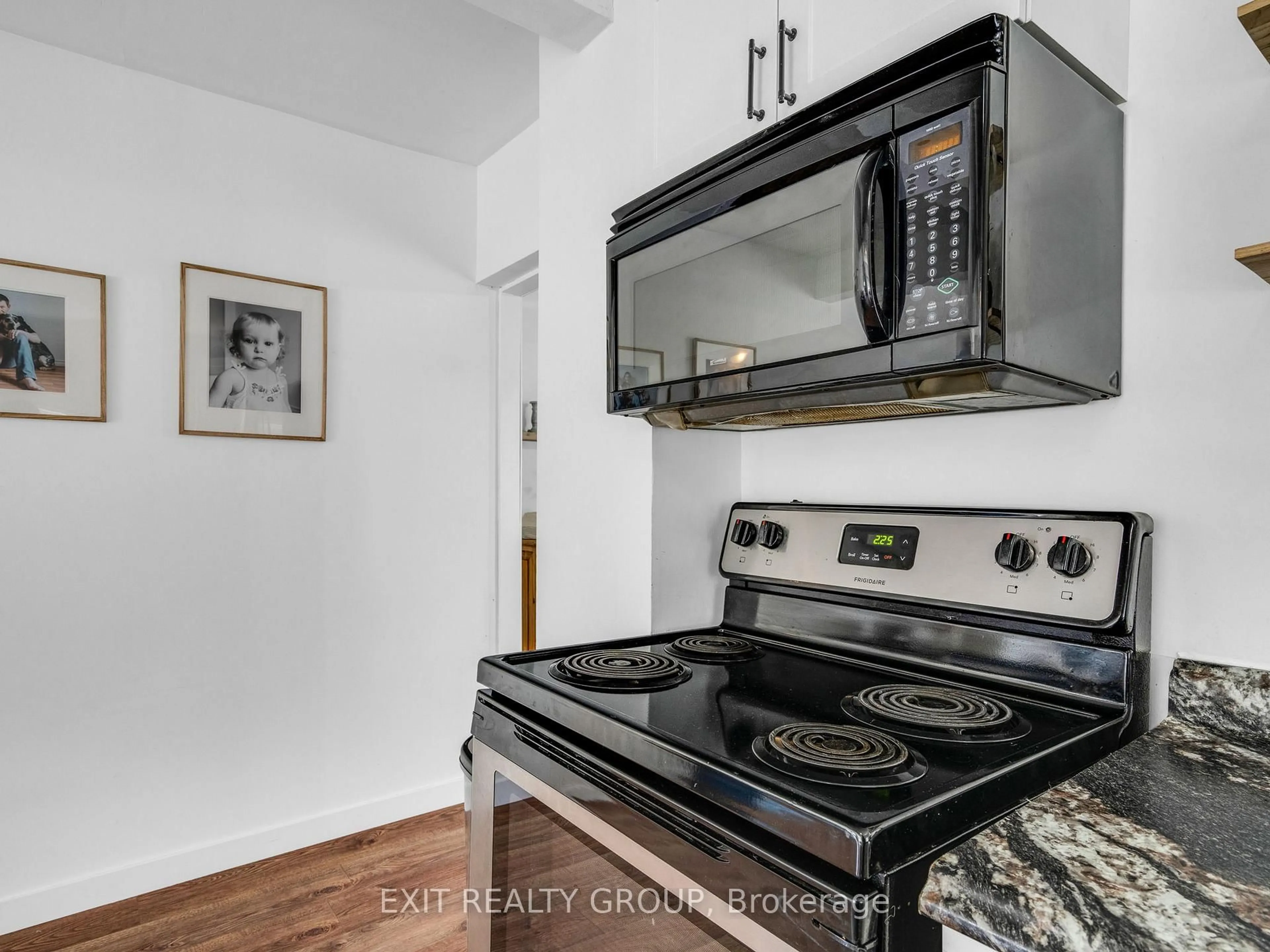 Standard kitchen, unknown for 109 Prince Edward St, Brighton Ontario K0K 1H0