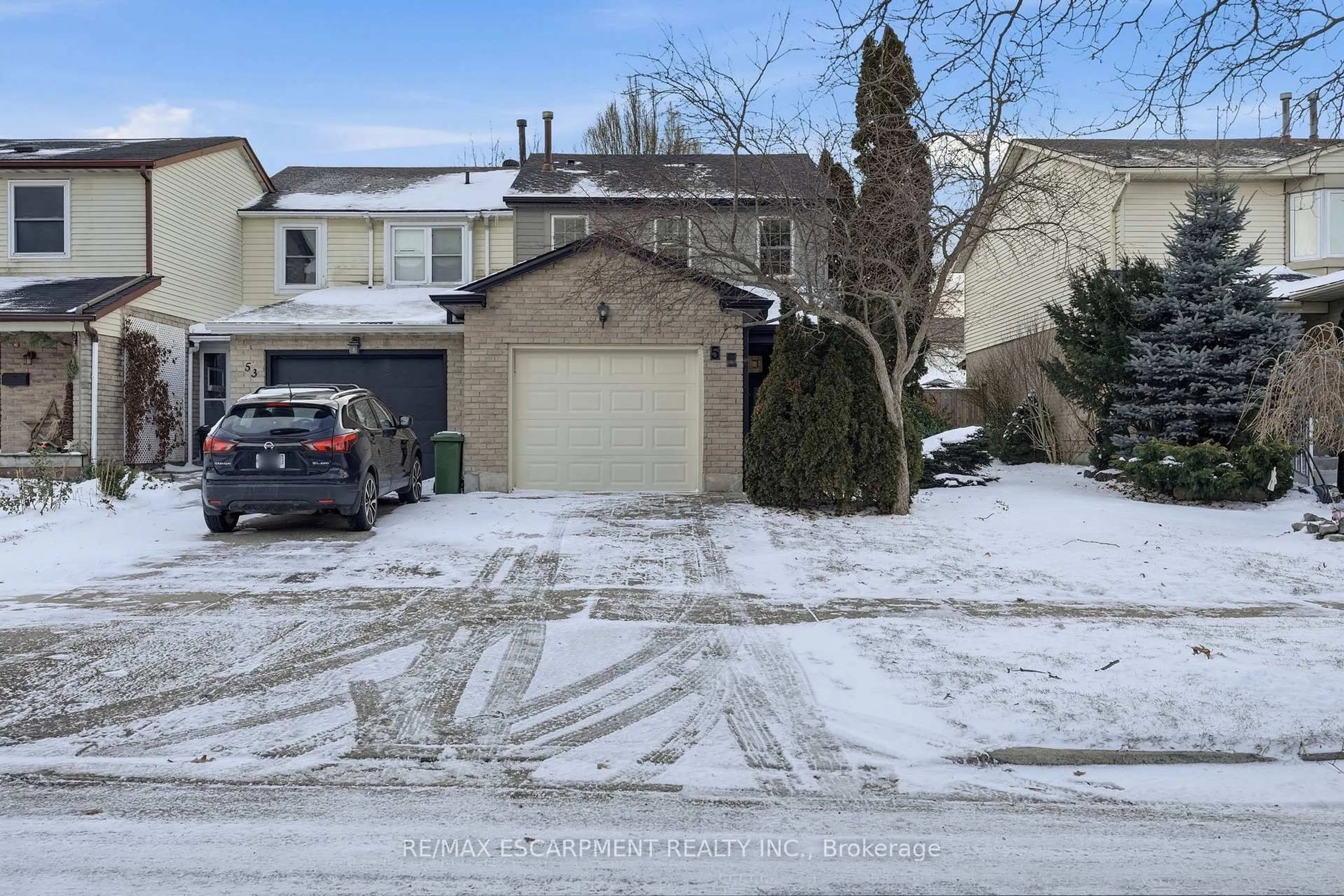 A pic from outside/outdoor area/front of a property/back of a property/a pic from drone, street for 55 Ventura Dr, Hamilton Ontario L8J 1W5