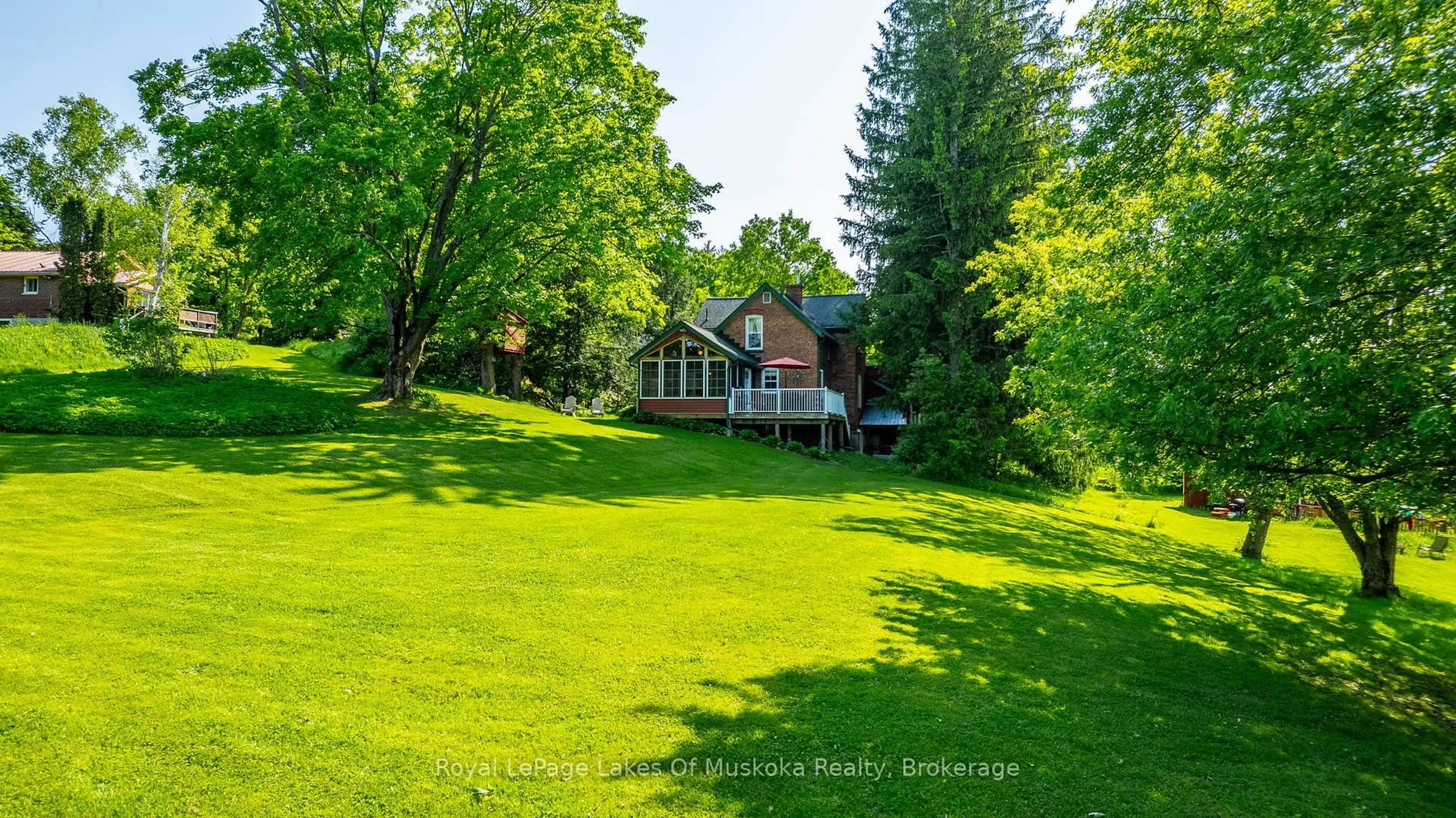 A pic from outside/outdoor area/front of a property/back of a property/a pic from drone, water/lake/river/ocean view for 229 Fraserburg Rd, Bracebridge Ontario P1L 0G9