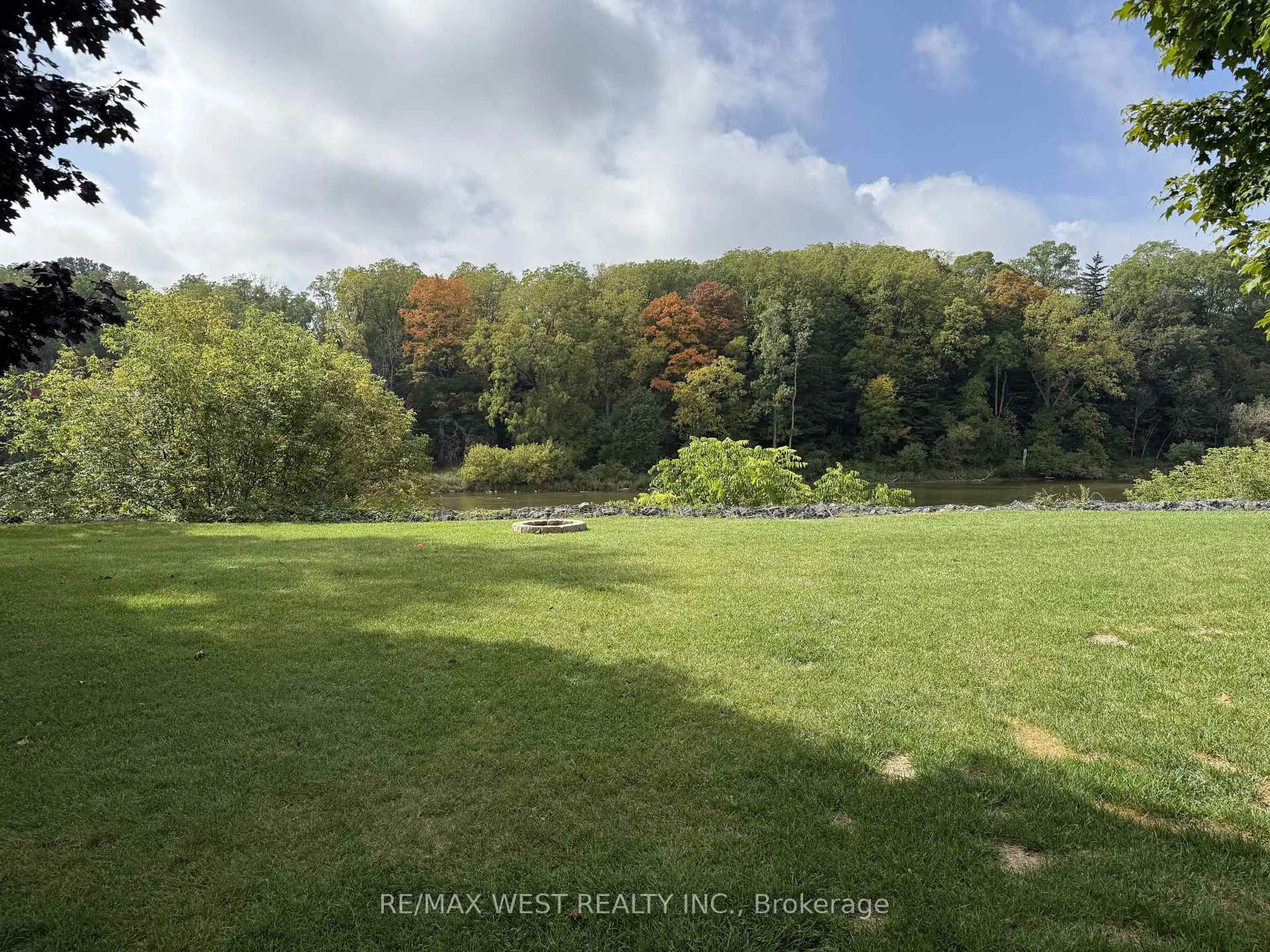 A pic from outside/outdoor area/front of a property/back of a property/a pic from drone, forest/trees view for 58 Willow St, Brant Ontario N3L 2K6