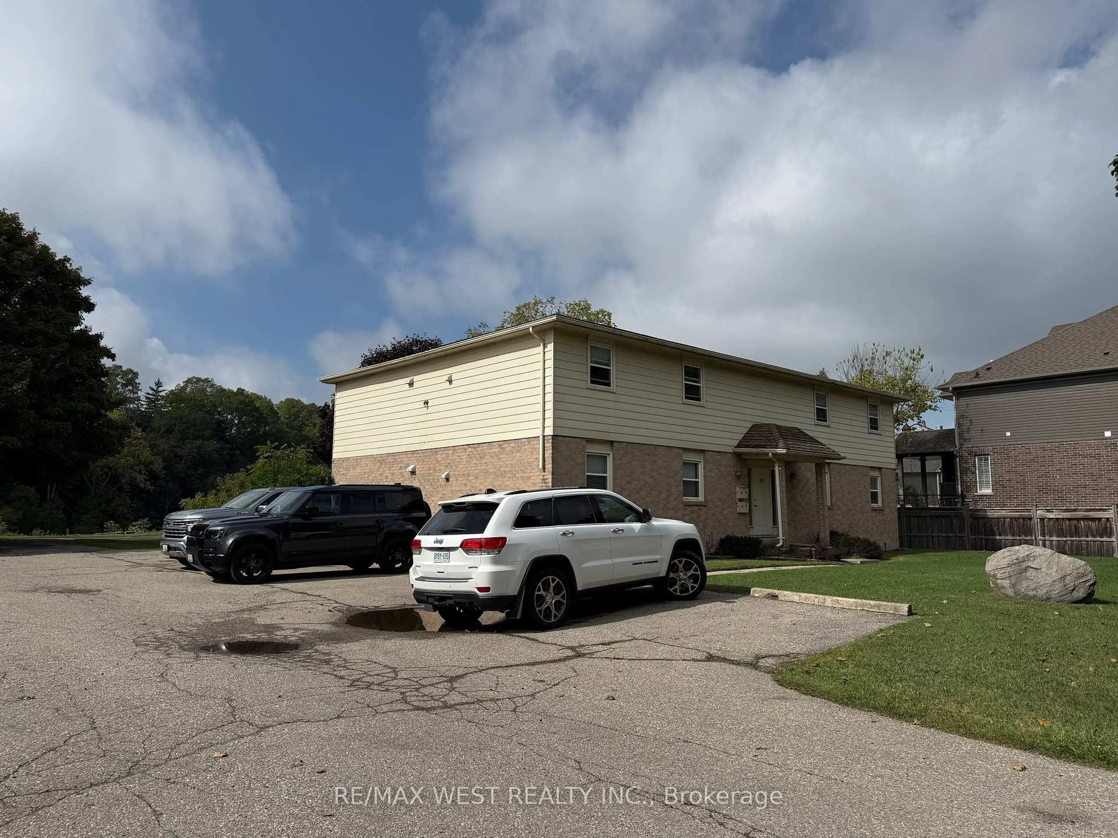 Unknown for 60 Willow St, Brant Ontario N3L 2K6