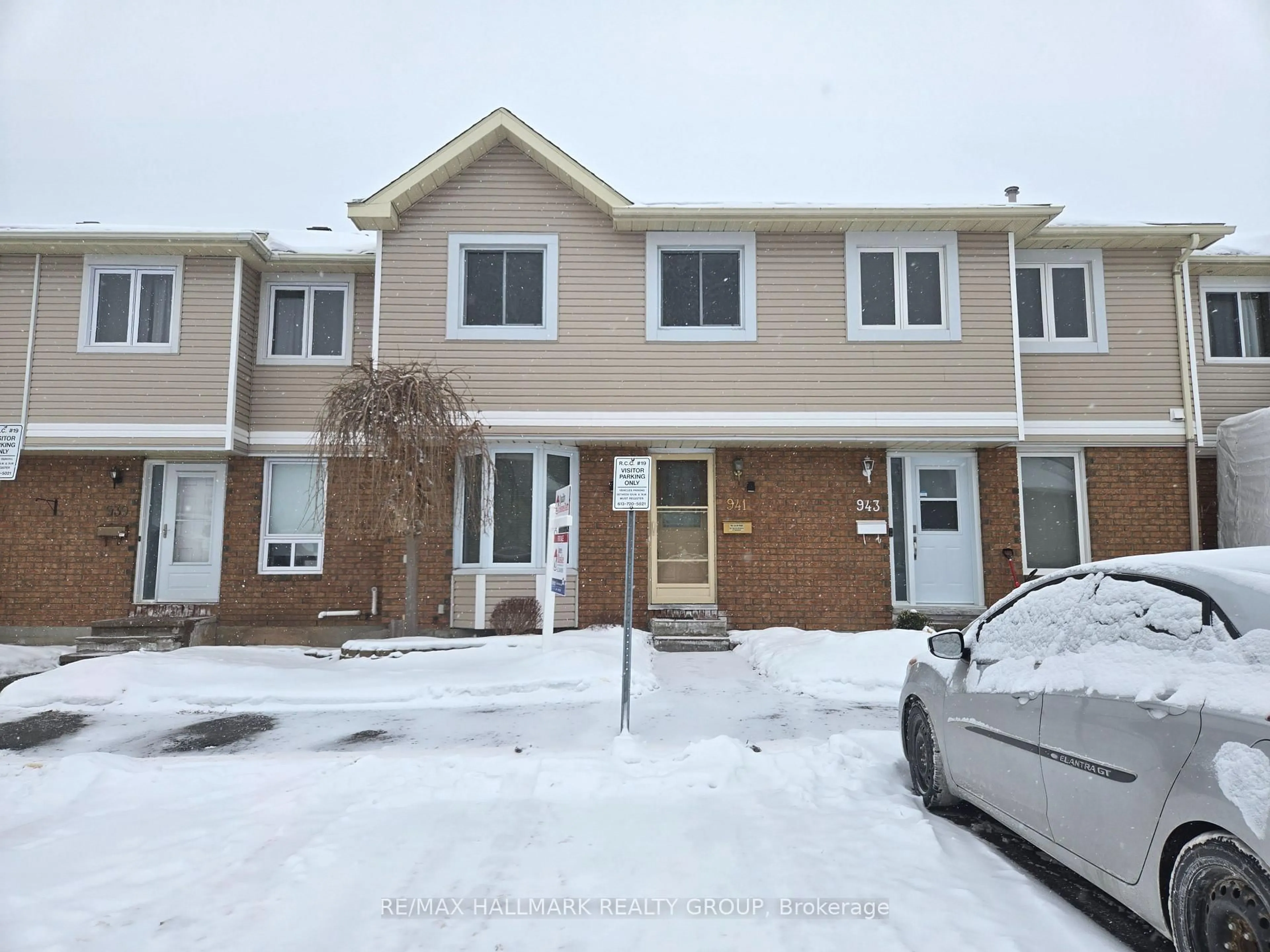 Unknown for 941 Cookshire Cres #32, Ottawa Ontario K4A 3K4