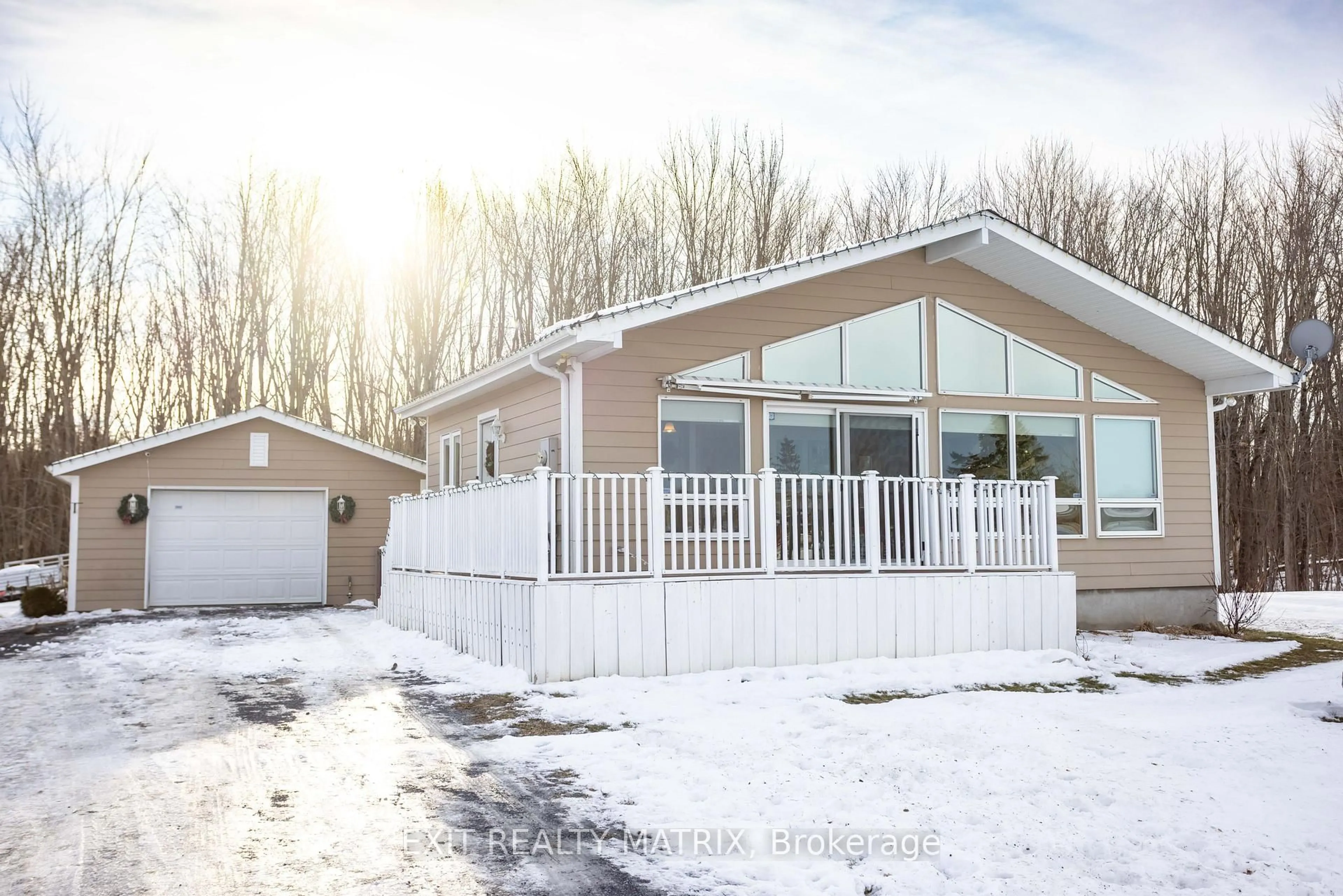 Home with vinyl exterior material, unknown for 17294 Wheeler Rd, South Stormont Ontario K0C 2A0