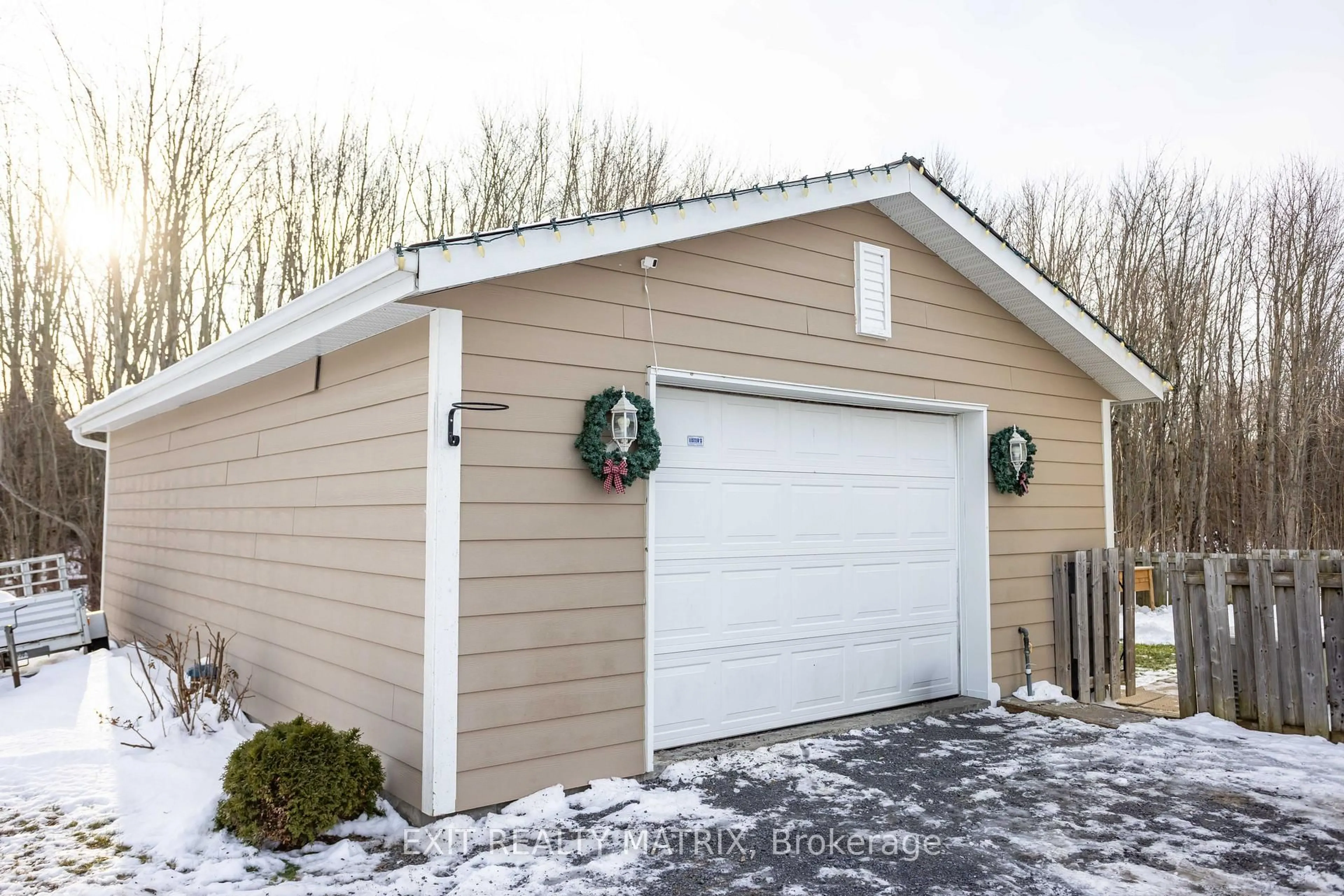 Indoor garage for 17294 Wheeler Rd, South Stormont Ontario K0C 2A0