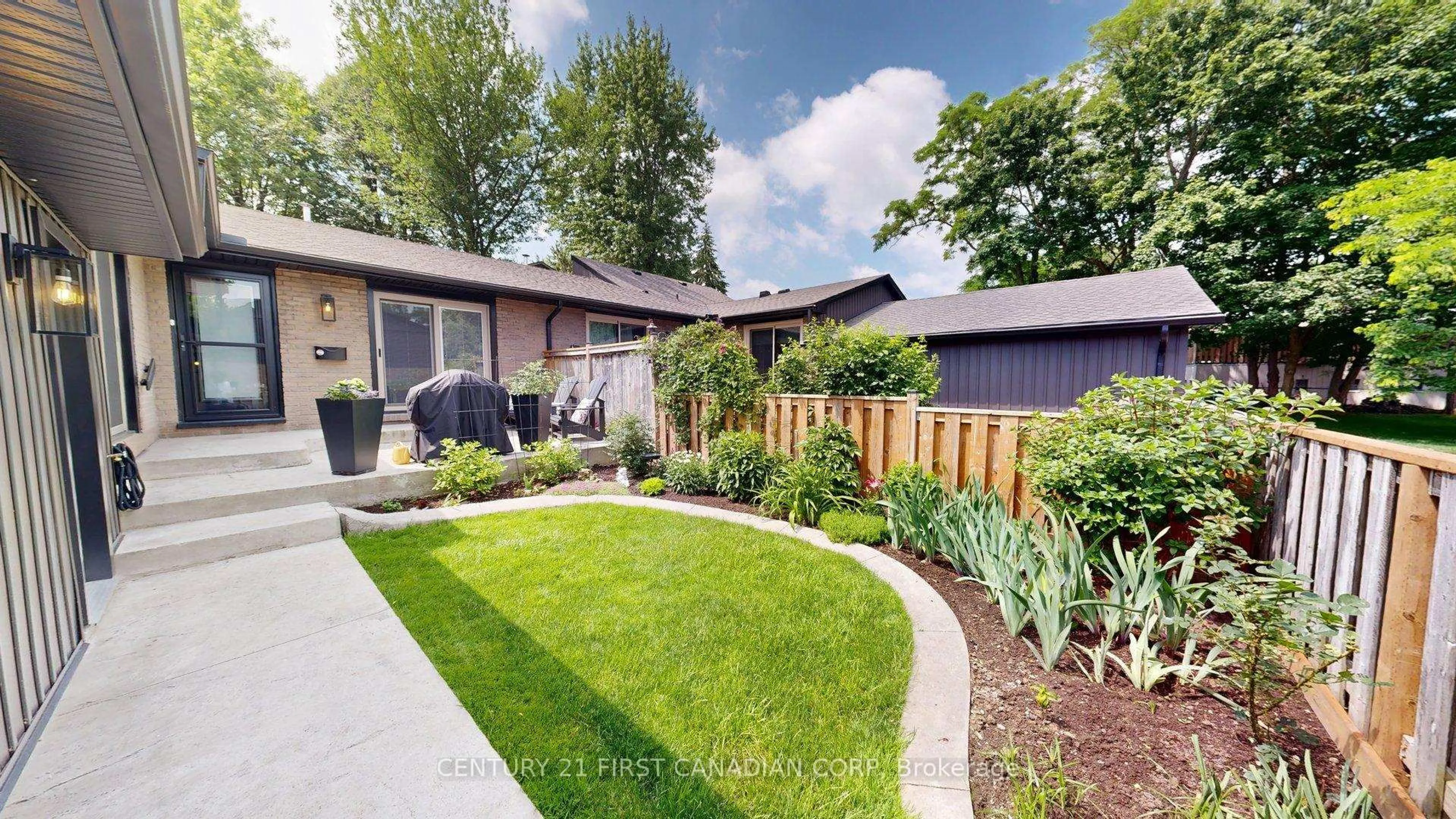 Unknown for 527 TOPPING Lane, London South Ontario N6J 3M8