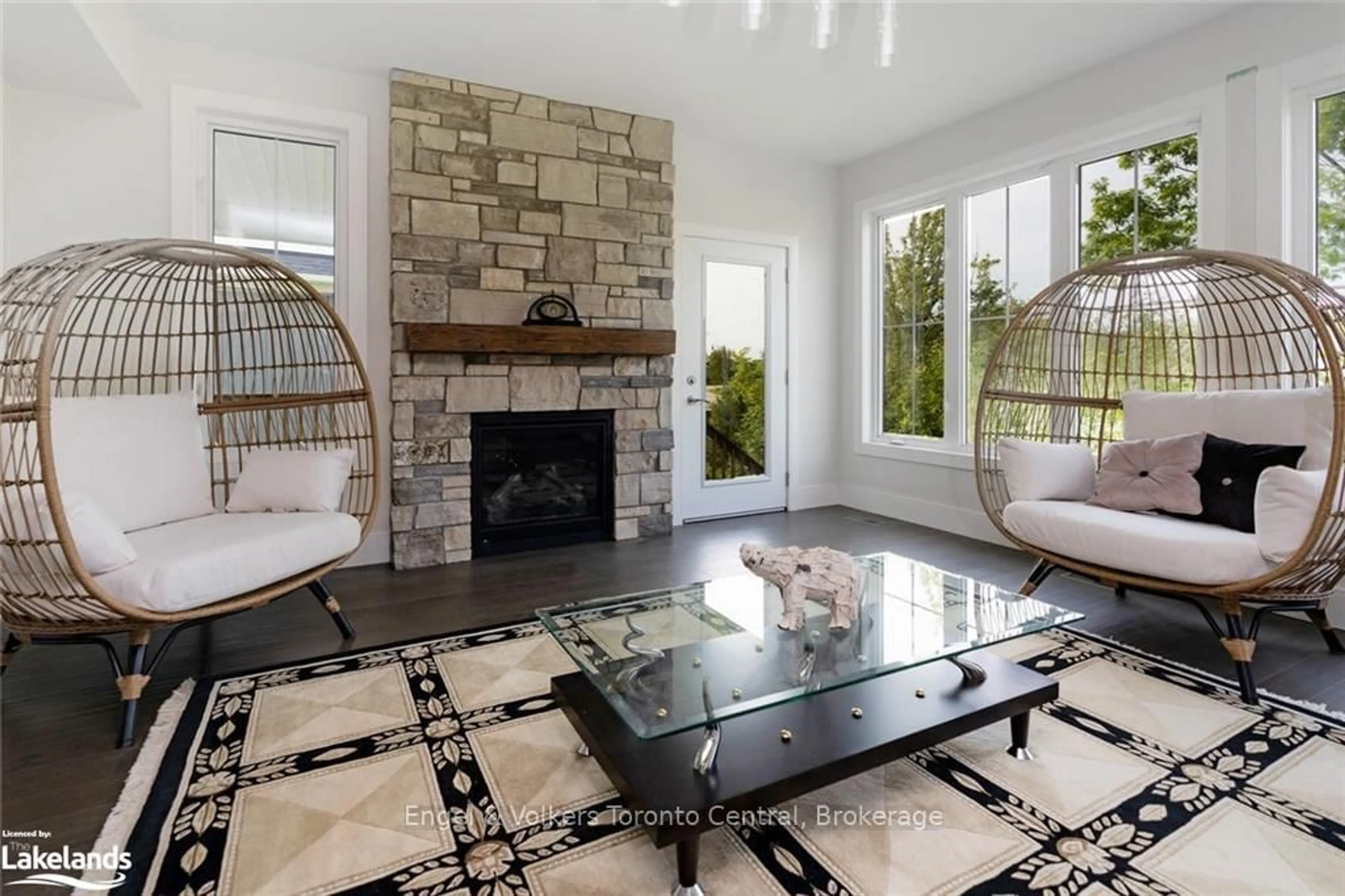 Living room with furniture, ceramic/tile floor for 364 Yellow Birch Cres, Blue Mountains Ontario L9Y 0Y5