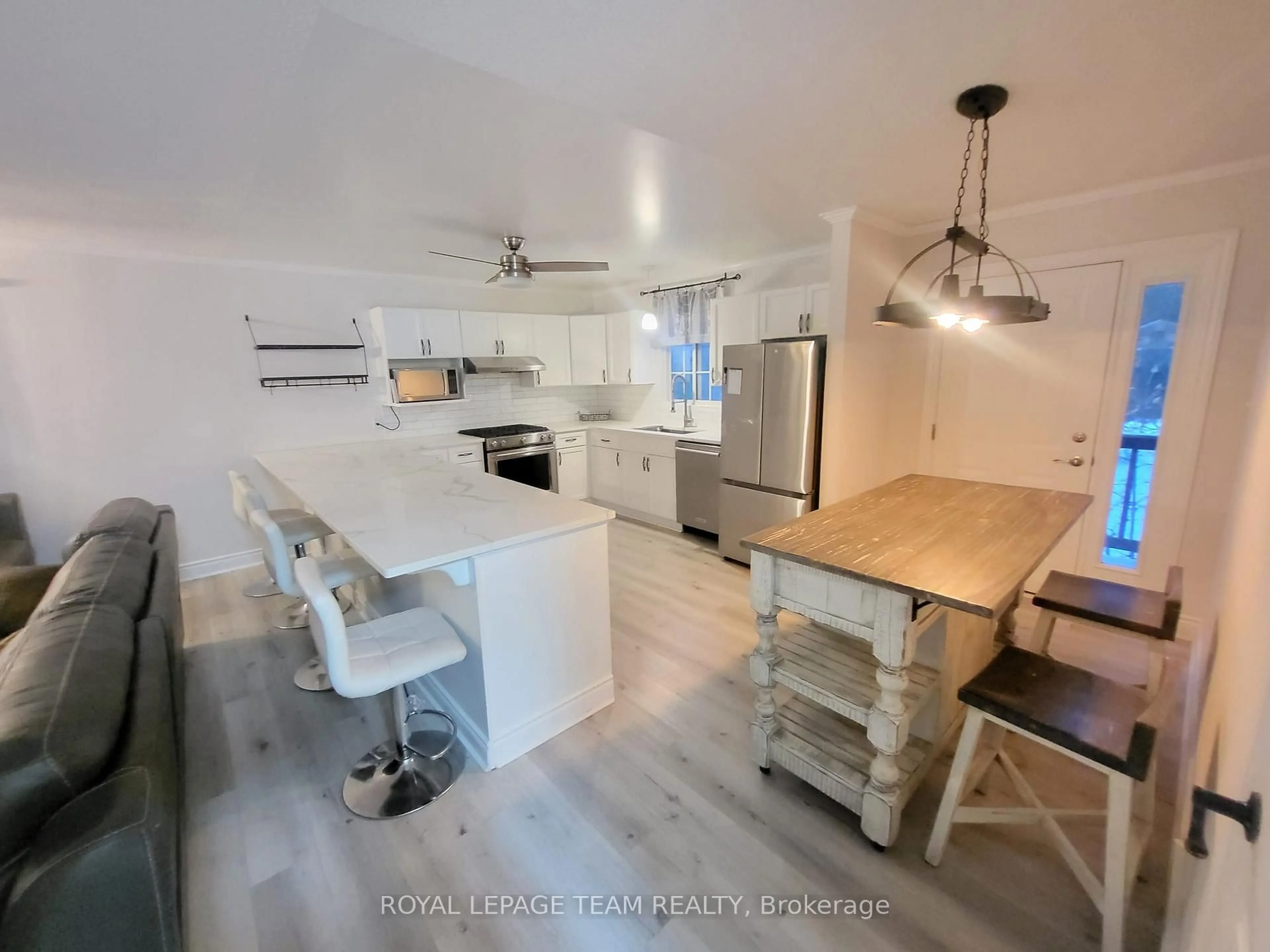 Open concept kitchen, unknown for 7706 Alfred St, Lambton Shores Ontario N0M 2L0