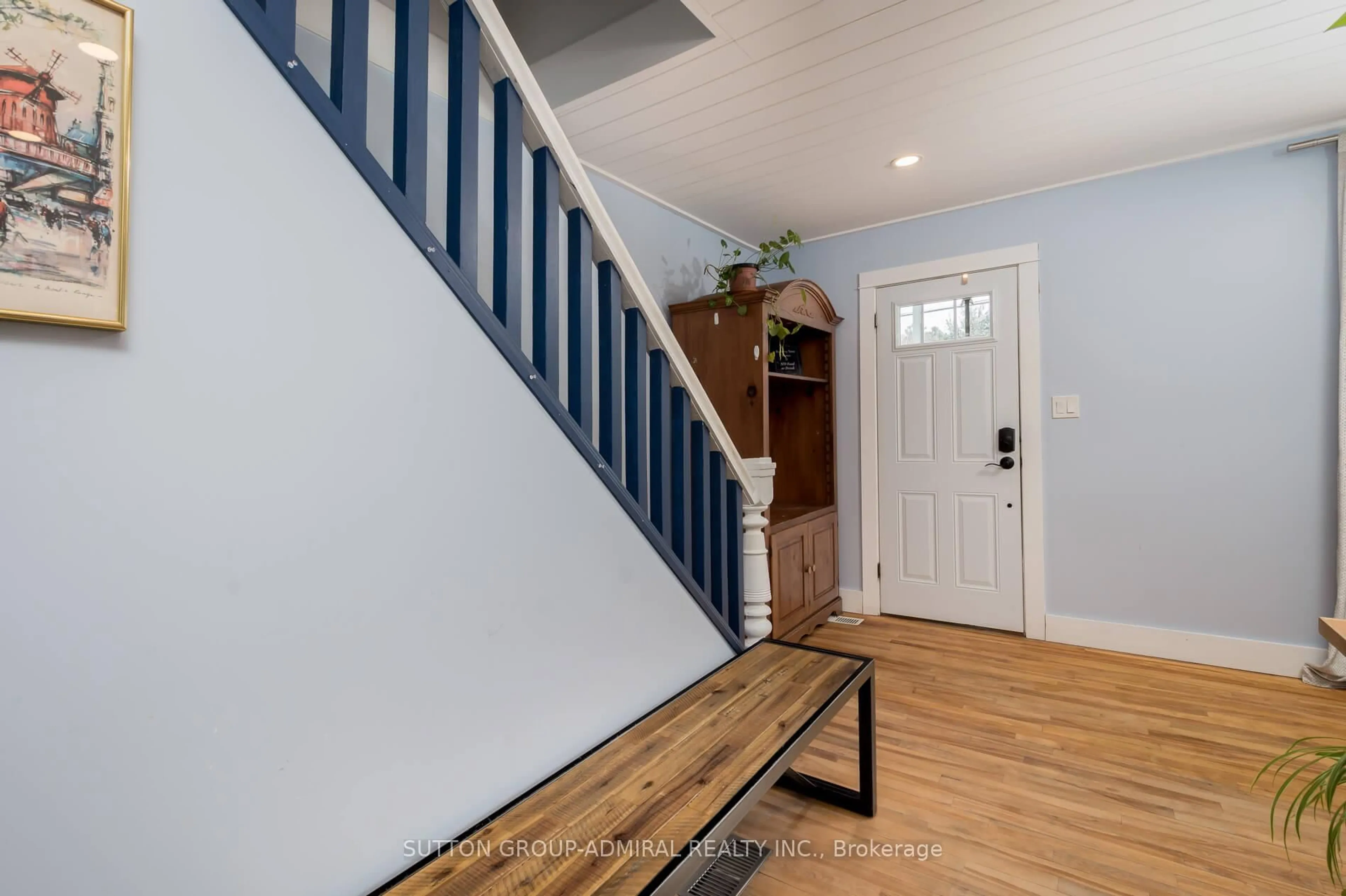 Indoor entryway for 536 Muskoka ROAD 3 N, Huntsville Ontario P1H 1C8