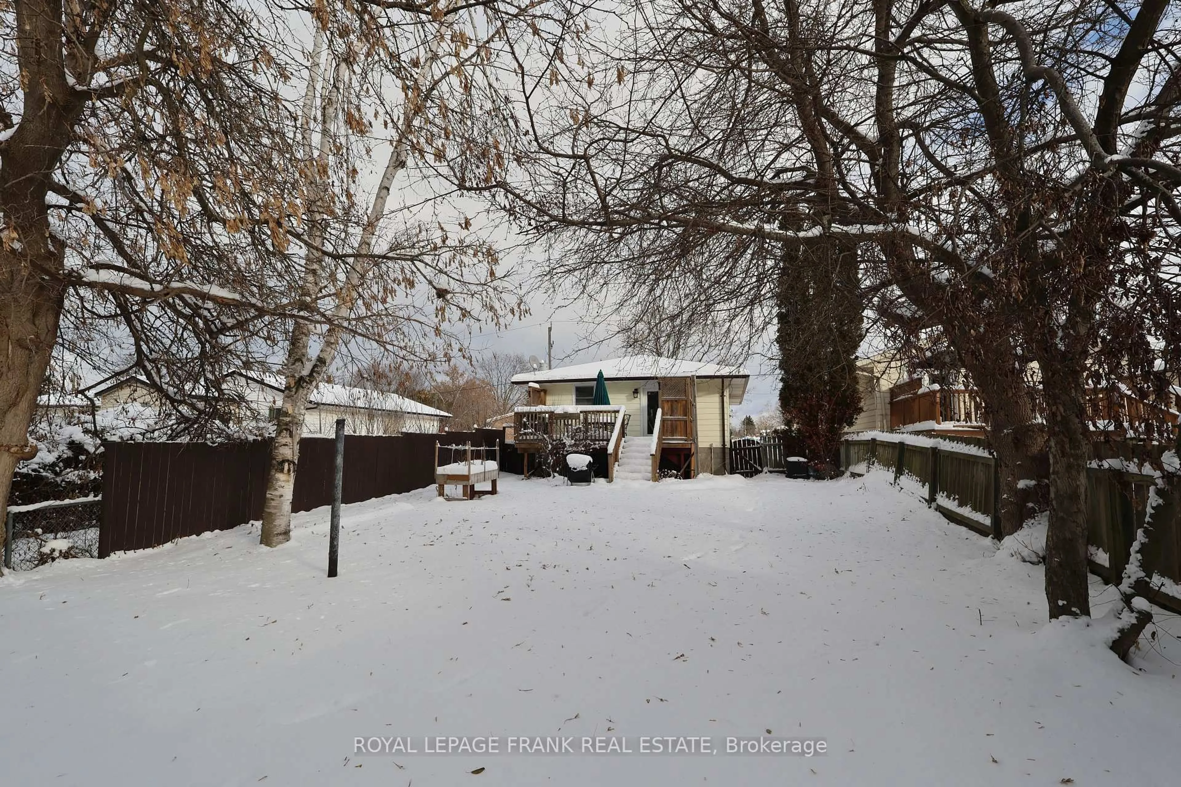 A pic from outside/outdoor area/front of a property/back of a property/a pic from drone, street for 393 Southpark Dr, Peterborough Ontario K9J 1C1