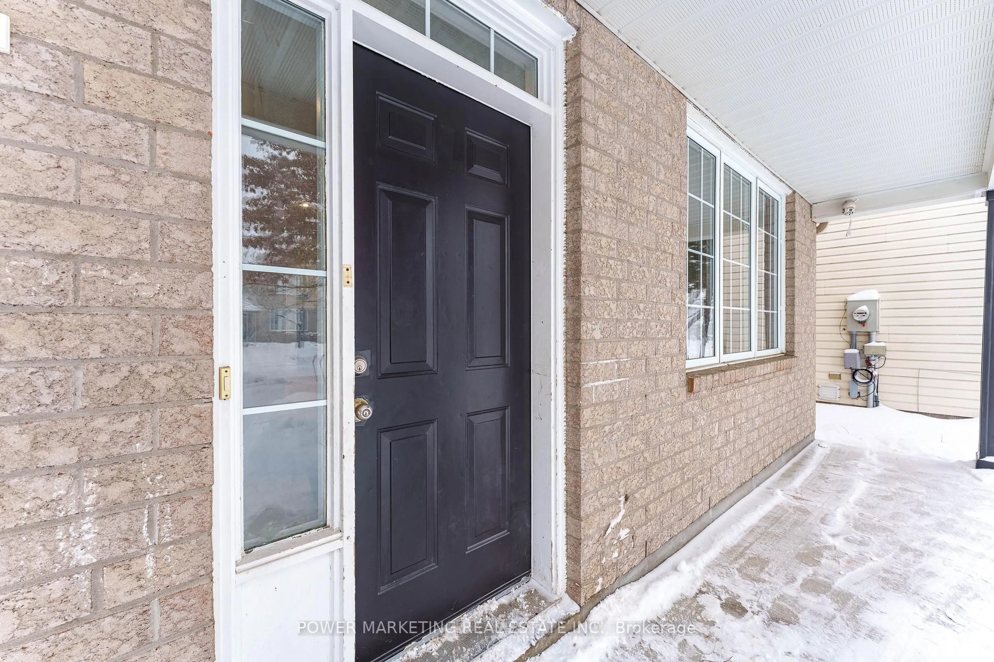 Indoor entryway for 730 Scala Ave, Orleans Ontario K4A 4N8
