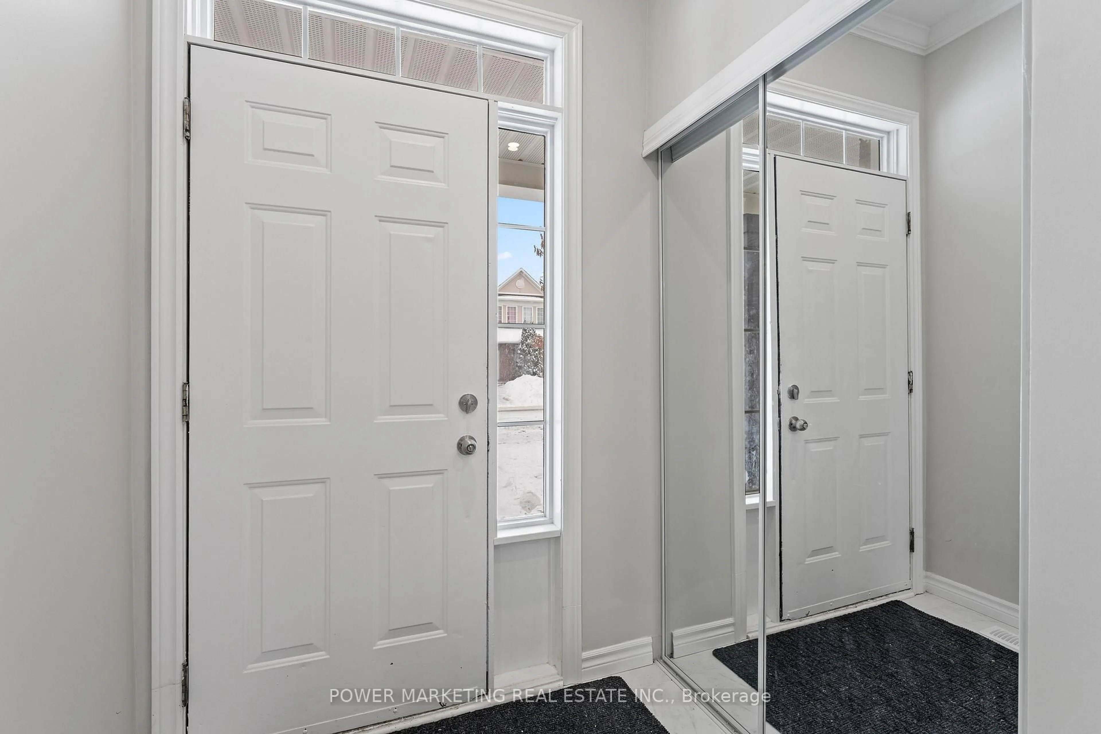 Indoor entryway for 730 Scala Ave, Orleans Ontario K4A 4N8