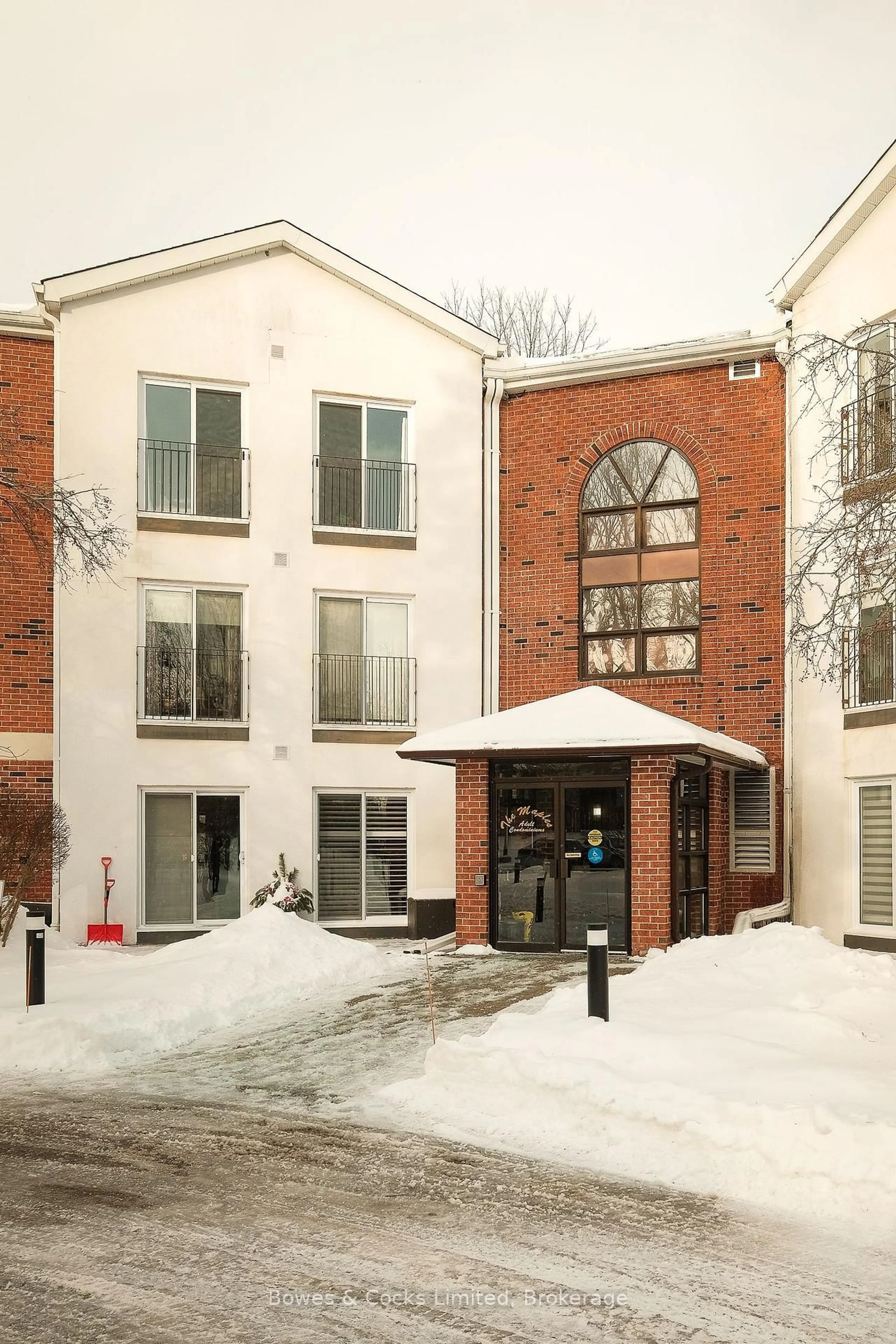 Indoor foyer for 1111 Water St #310, Peterborough Ontario K9H 3P7