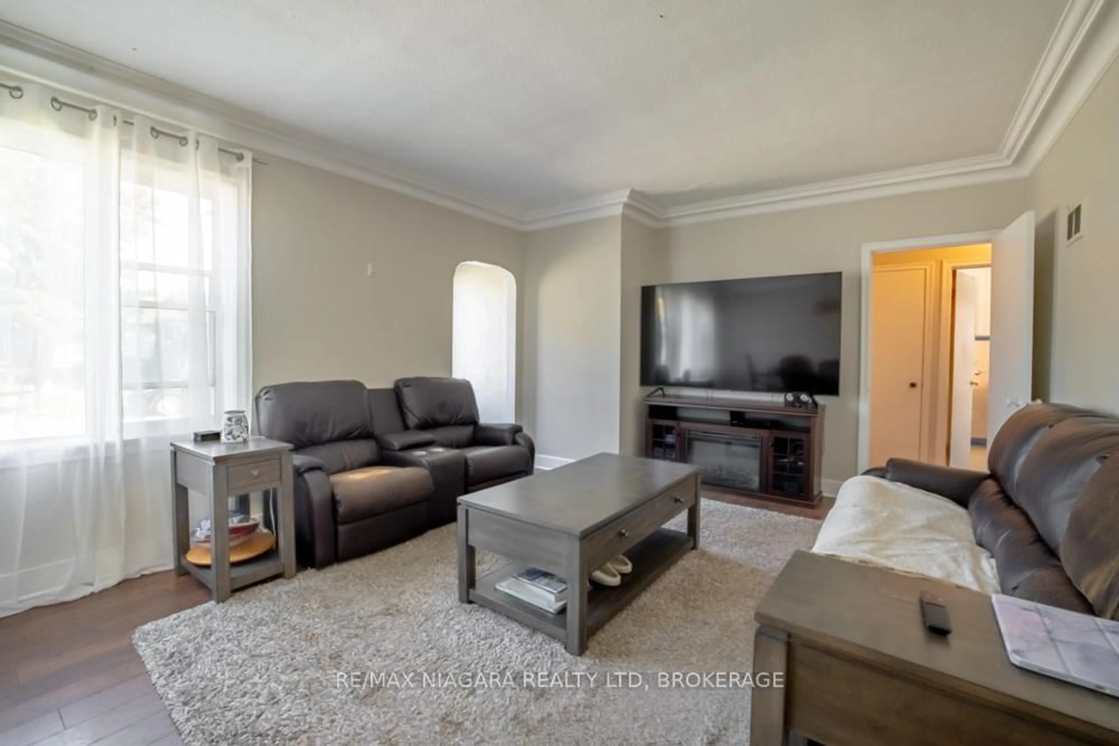 Living room with furniture, unknown for 55 Ann St, Thorold Ontario L2V 2J8