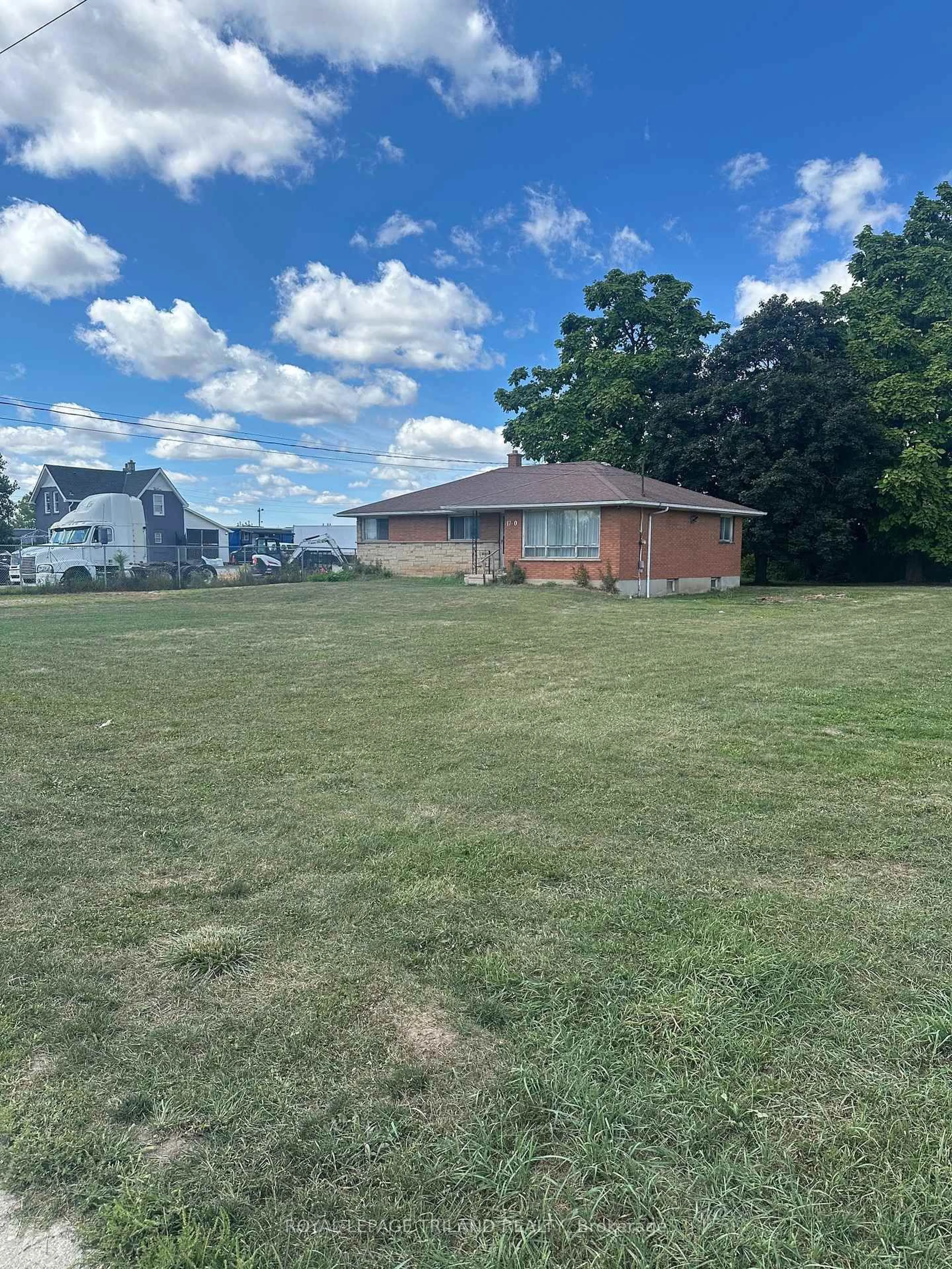 A pic from outside/outdoor area/front of a property/back of a property/a pic from drone, unknown for 1780 GORE Rd, London East Ontario N5W 6B8