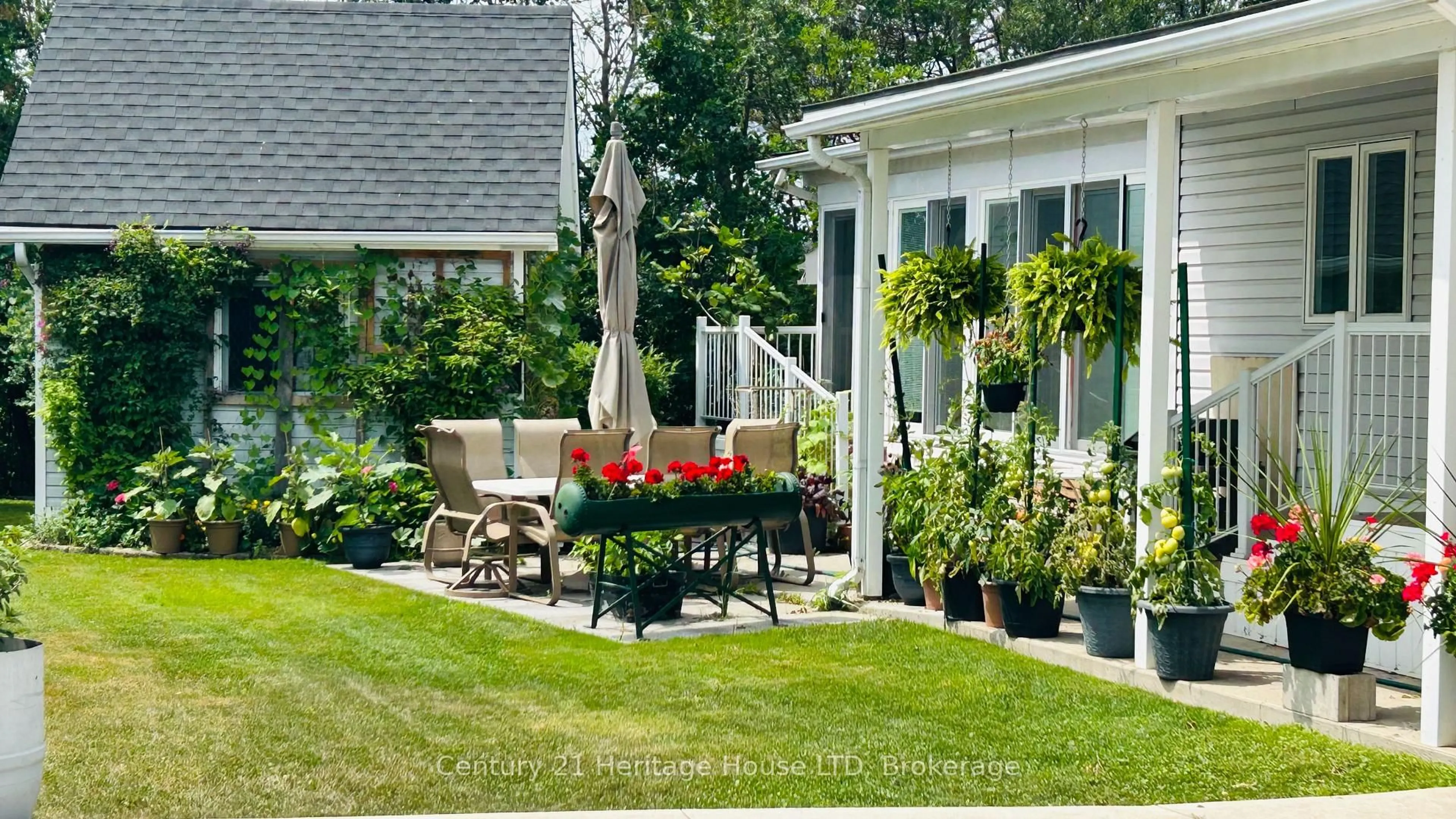 Patio, street for 3033 Townline Rd #59, Fort Erie Ontario L0S 1S1