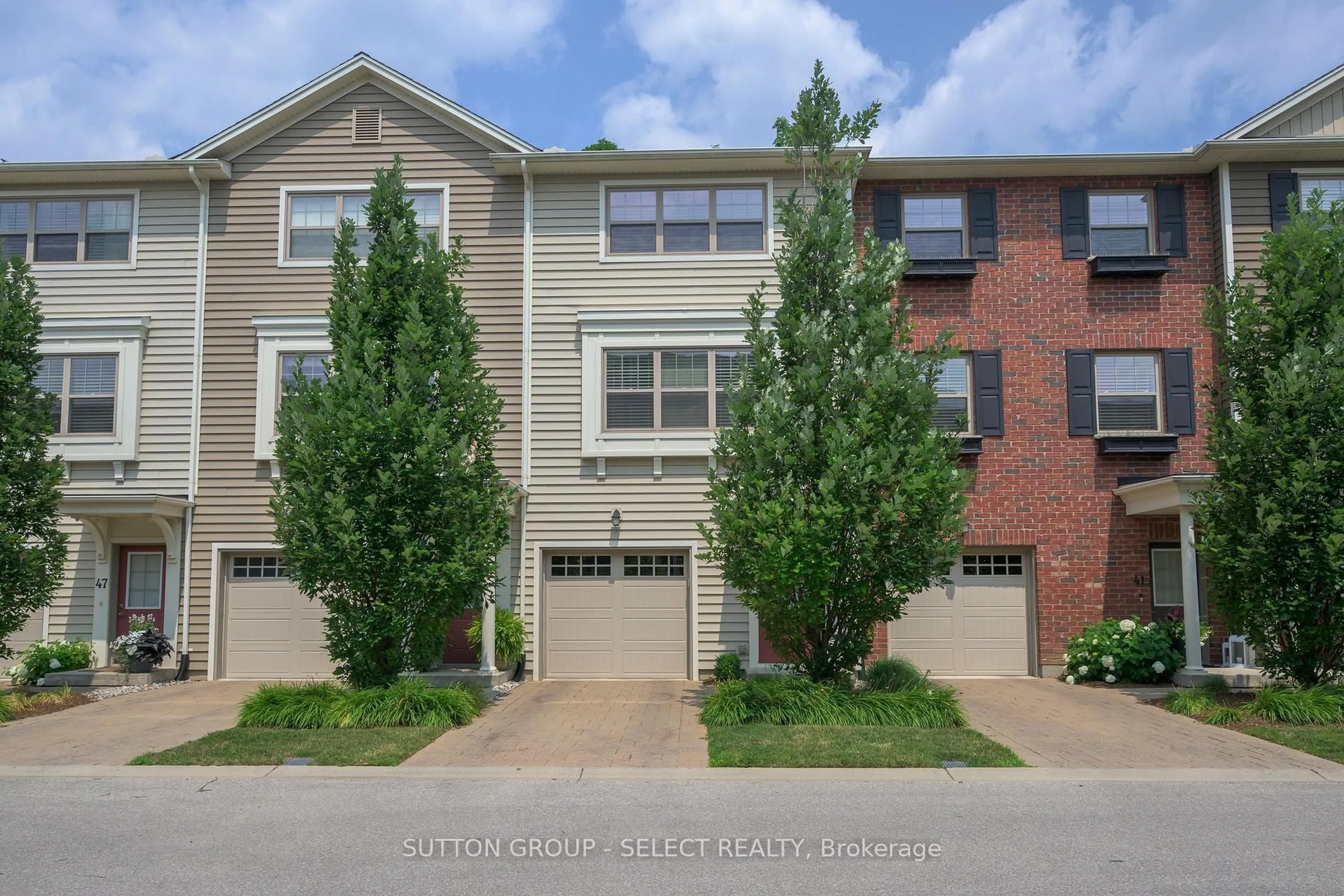 A pic from outside/outdoor area/front of a property/back of a property/a pic from drone, street for 1040 Coronation Dr #43, London North Ontario N6G 0R8