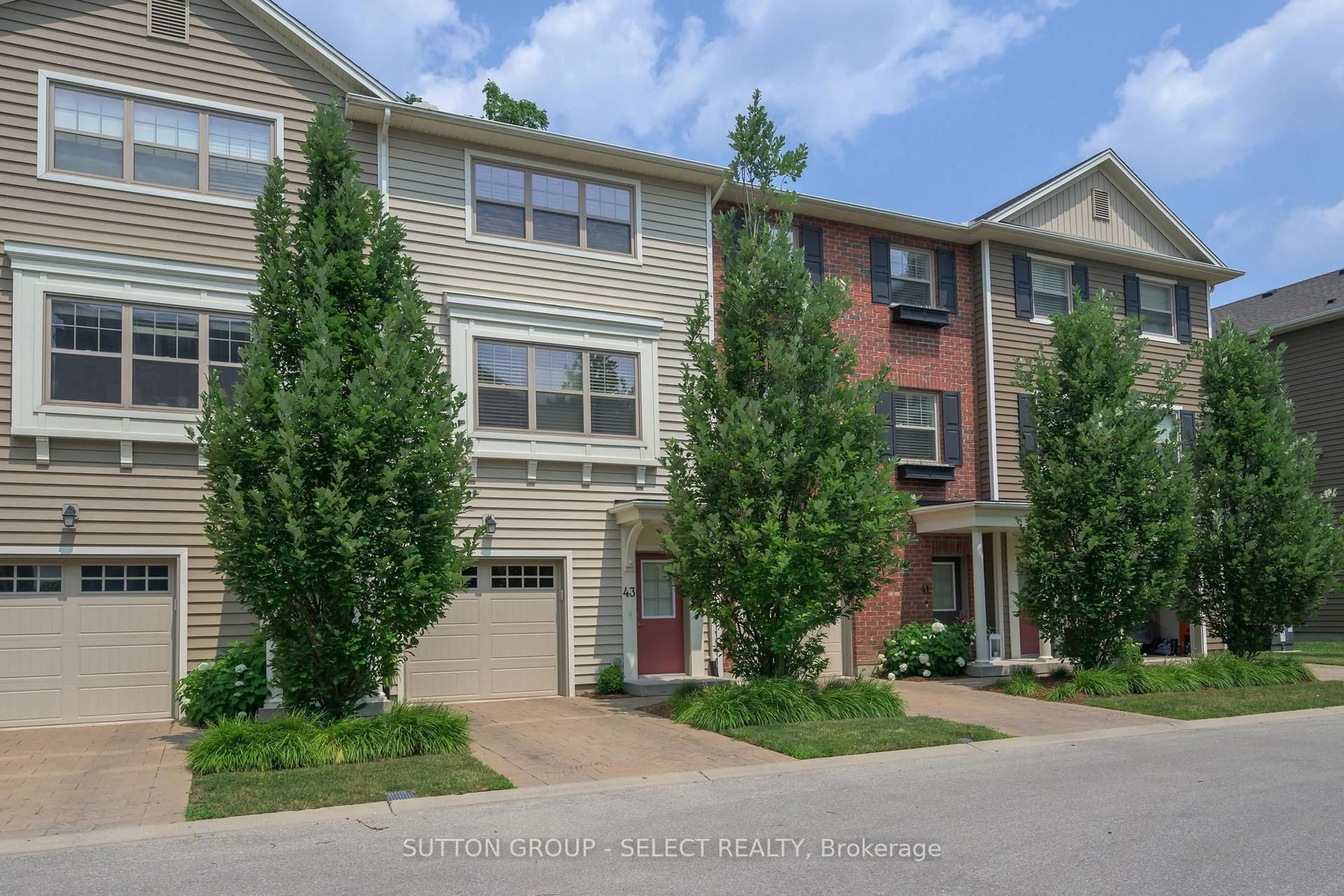 A pic from outside/outdoor area/front of a property/back of a property/a pic from drone, street for 1040 Coronation Dr #43, London North Ontario N6G 0R8