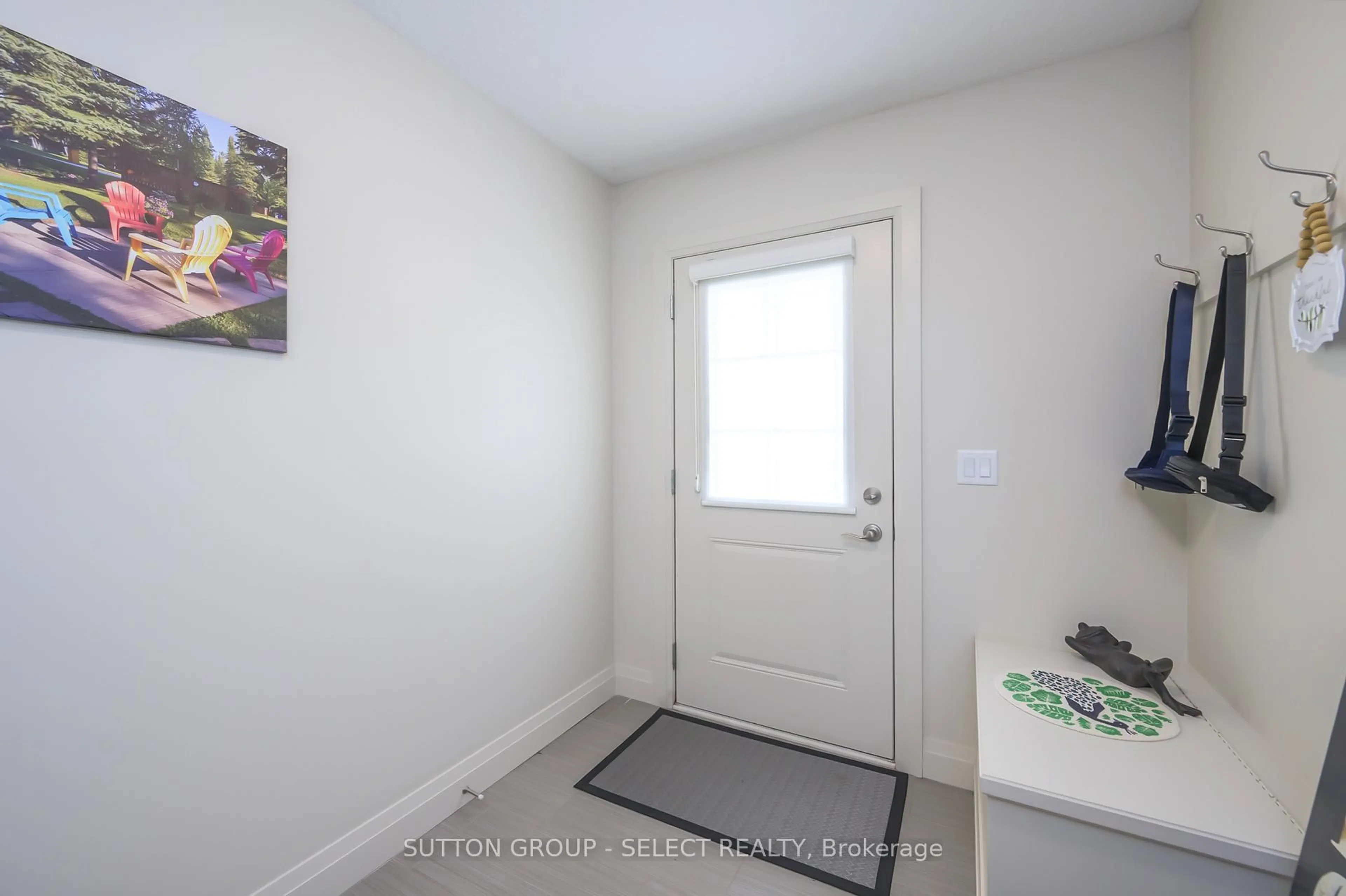 Indoor entryway for 1040 Coronation Dr #43, London North Ontario N6G 0R8
