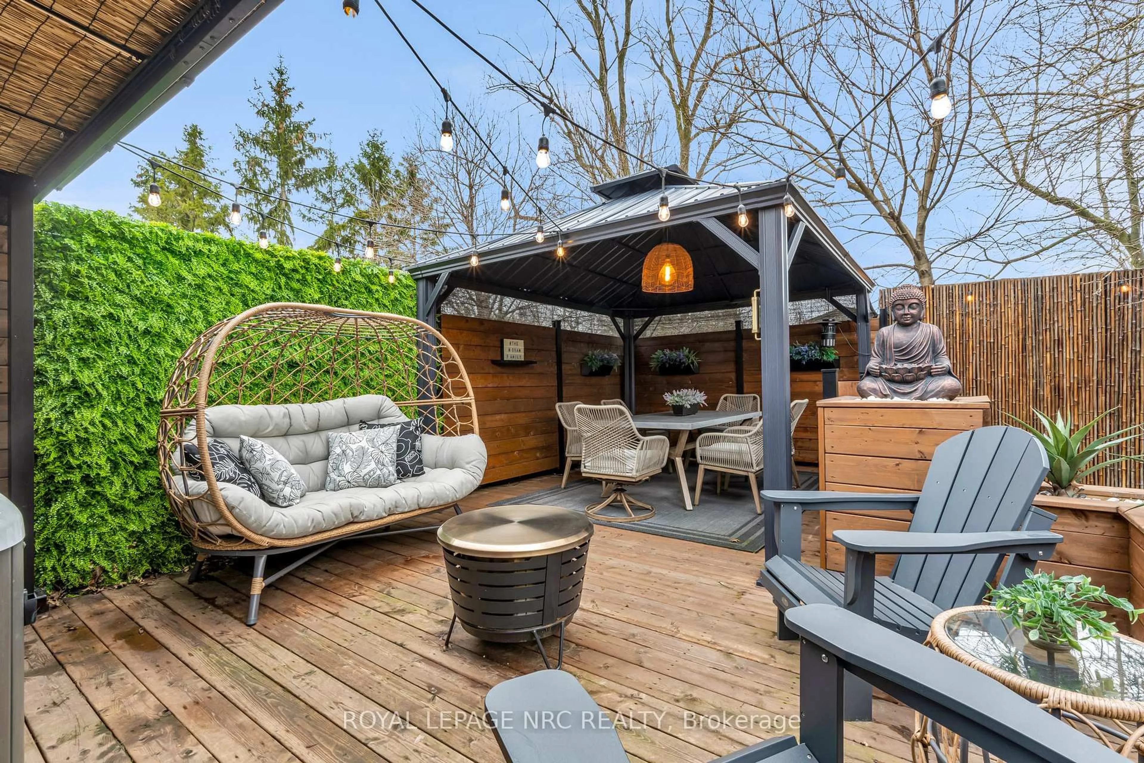 Patio, street for 34 Dodds Crt, Fort Erie Ontario L2A 5Z2