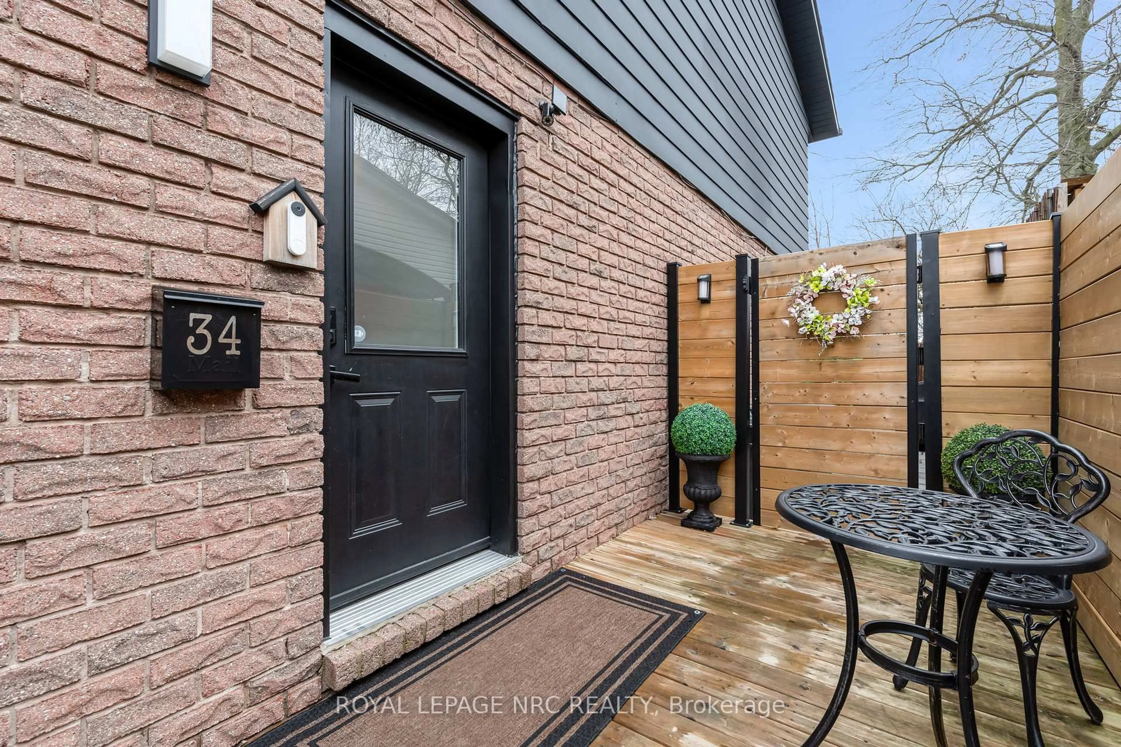 Home with brick exterior material, street for 34 Dodds Crt, Fort Erie Ontario L2A 5Z2