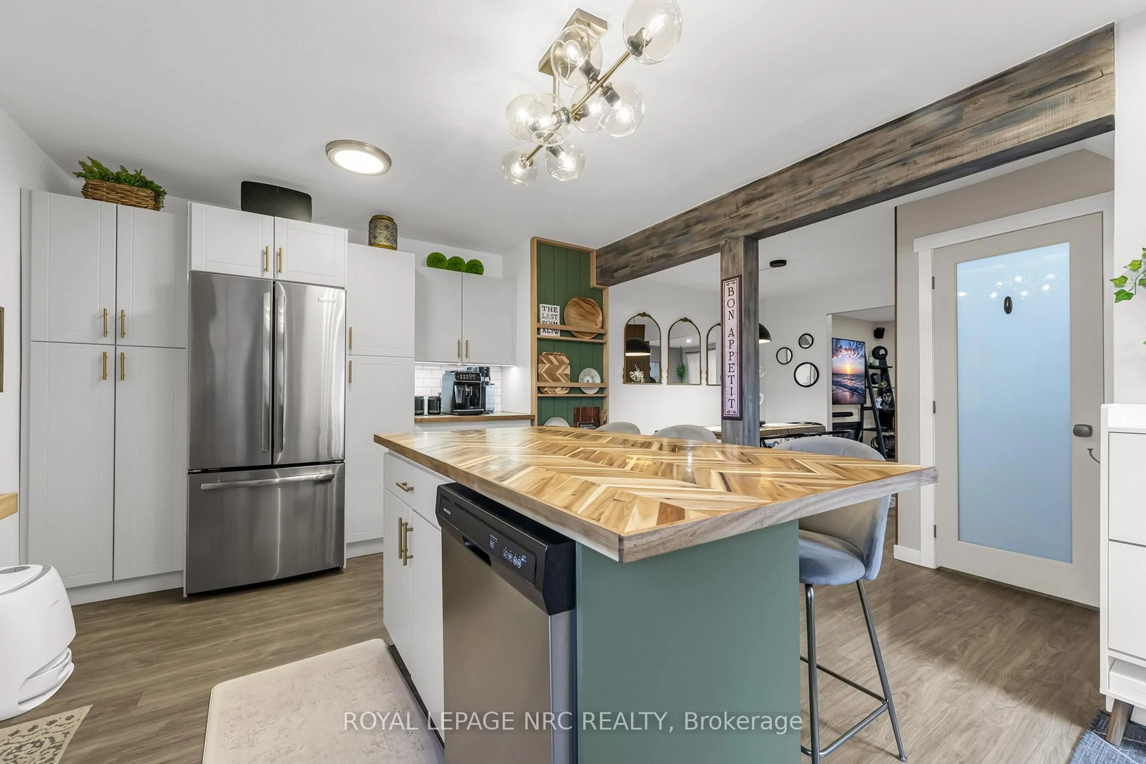 Open concept kitchen, unknown for 34 Dodds Crt, Fort Erie Ontario L2A 5Z2