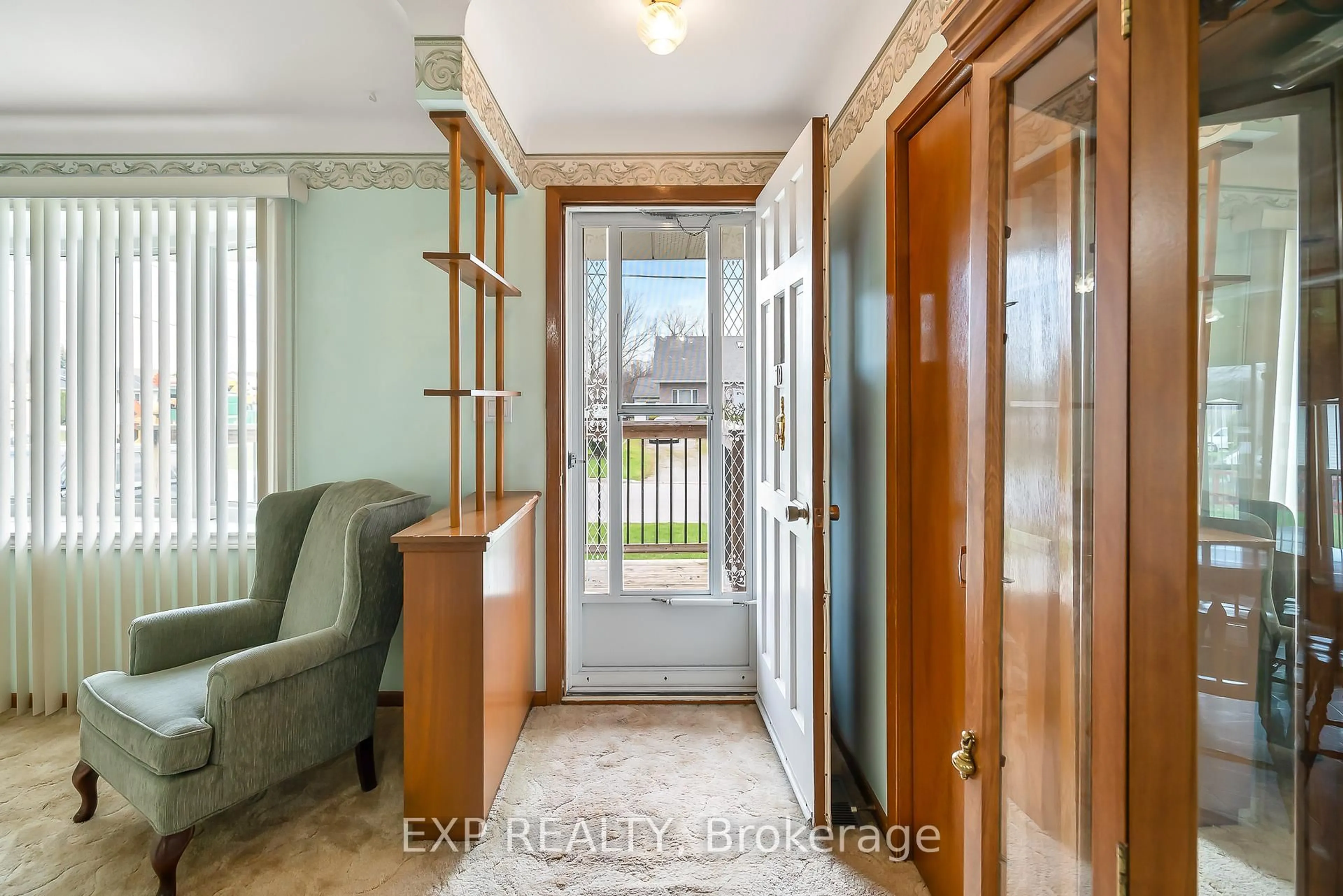 Indoor entryway for 70 Radford Ave, Fort Erie Ontario L2A 5H8