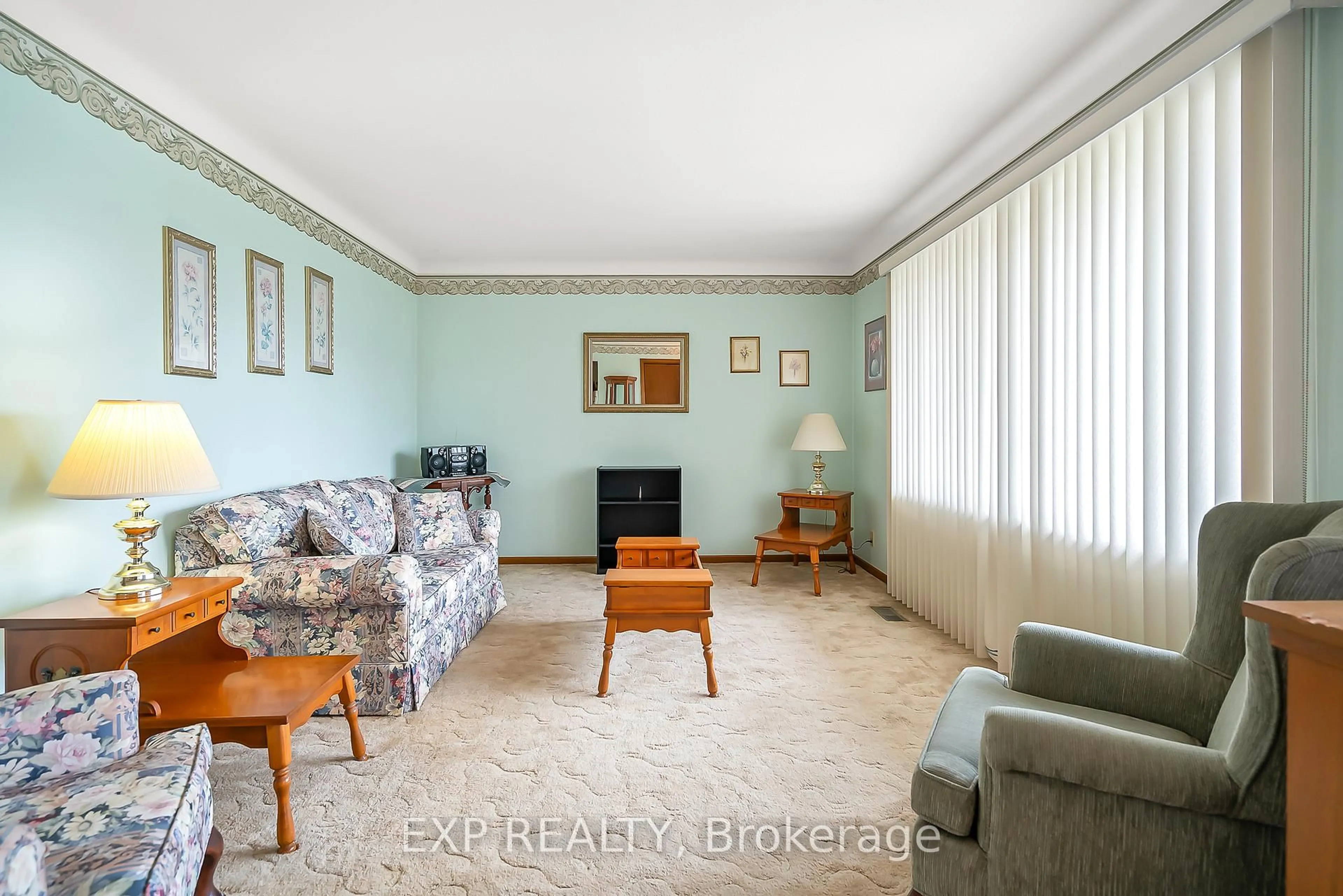 Living room with furniture, unknown for 70 Radford Ave, Fort Erie Ontario L2A 5H8