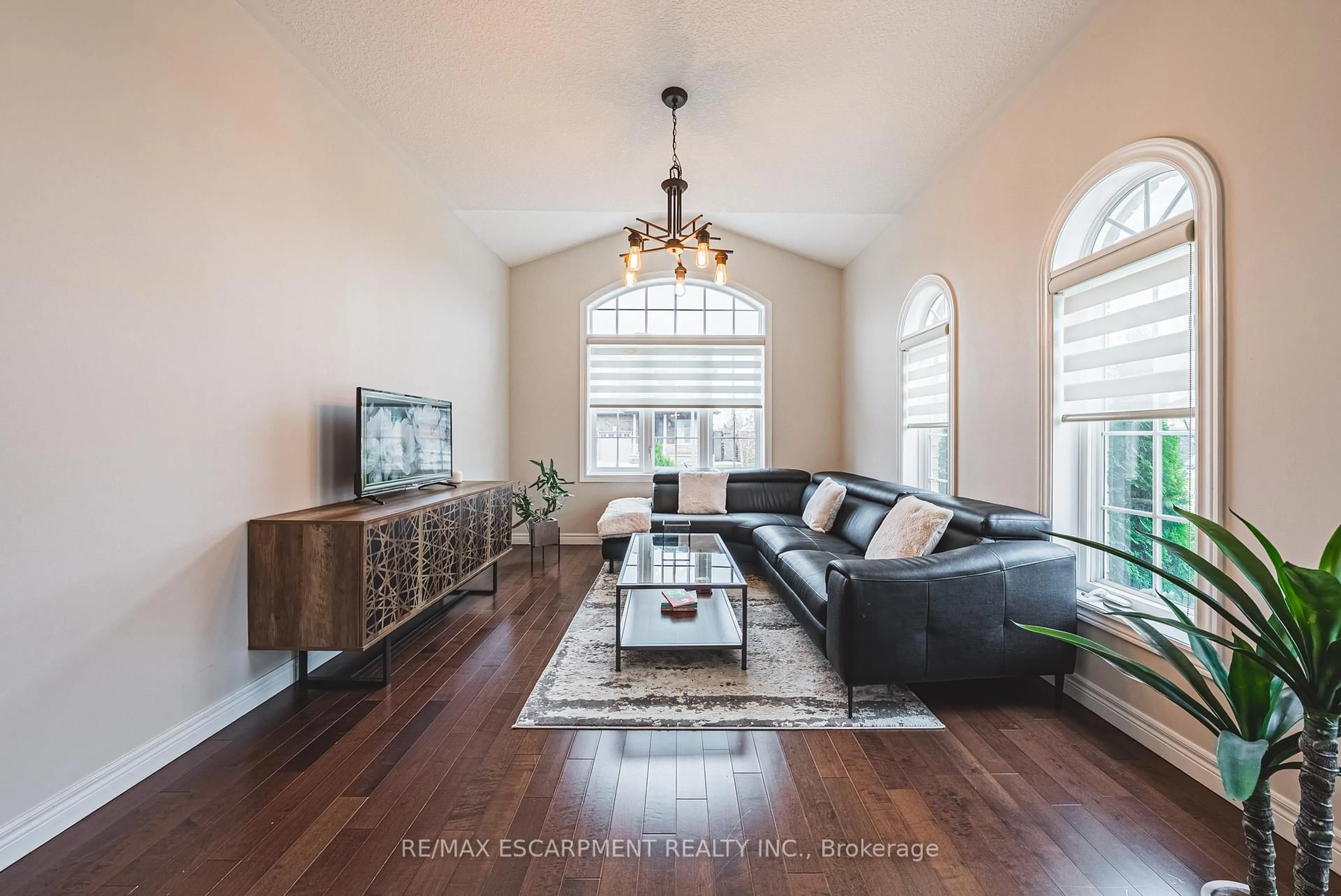 Living room with furniture, unknown for 96 Hidden Ridge Cres, Hamilton Ontario L9A 2X3