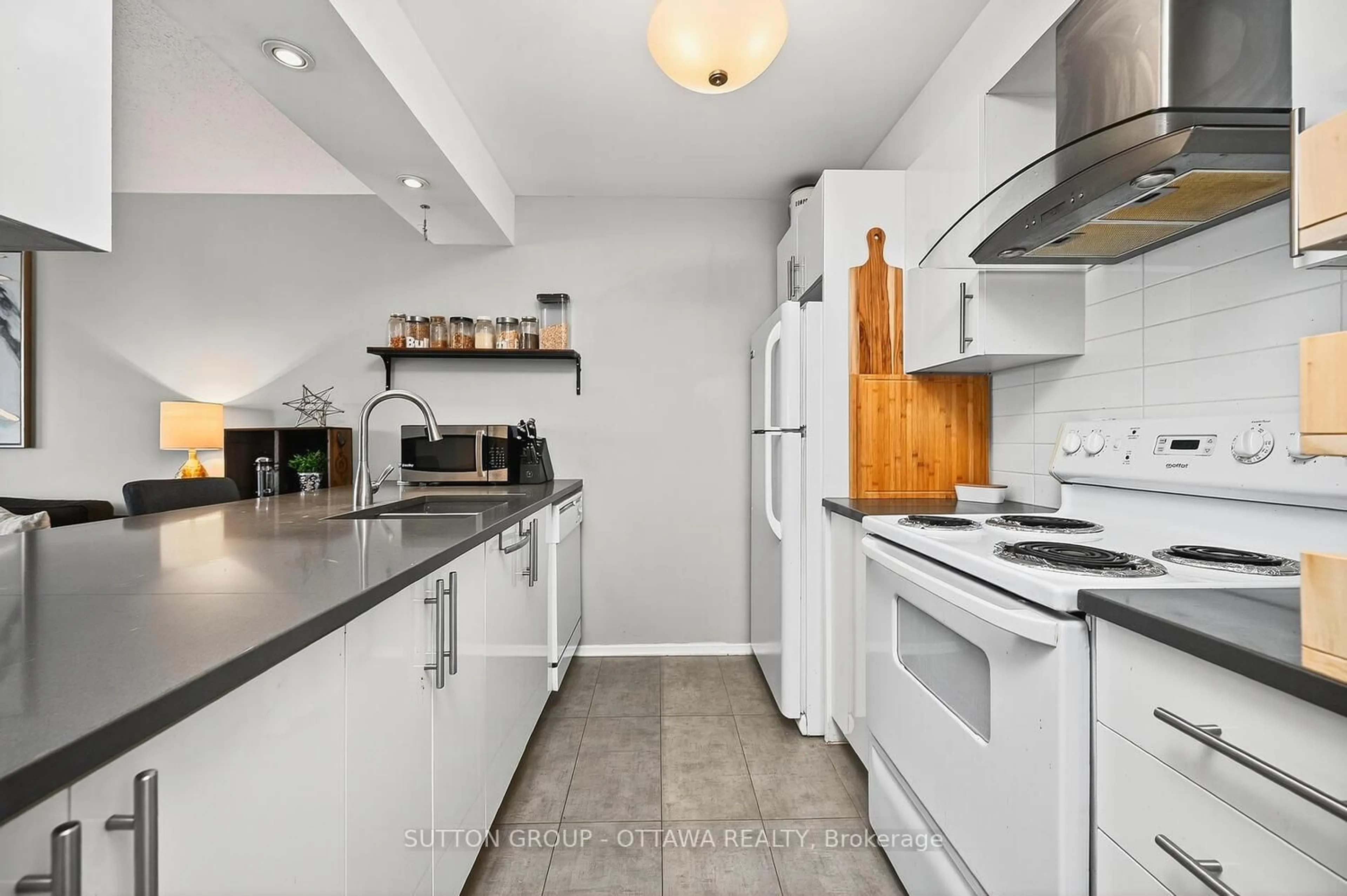 Unknown for 214 Viewmount Dr #317, Ottawa Ontario K2E 7X3