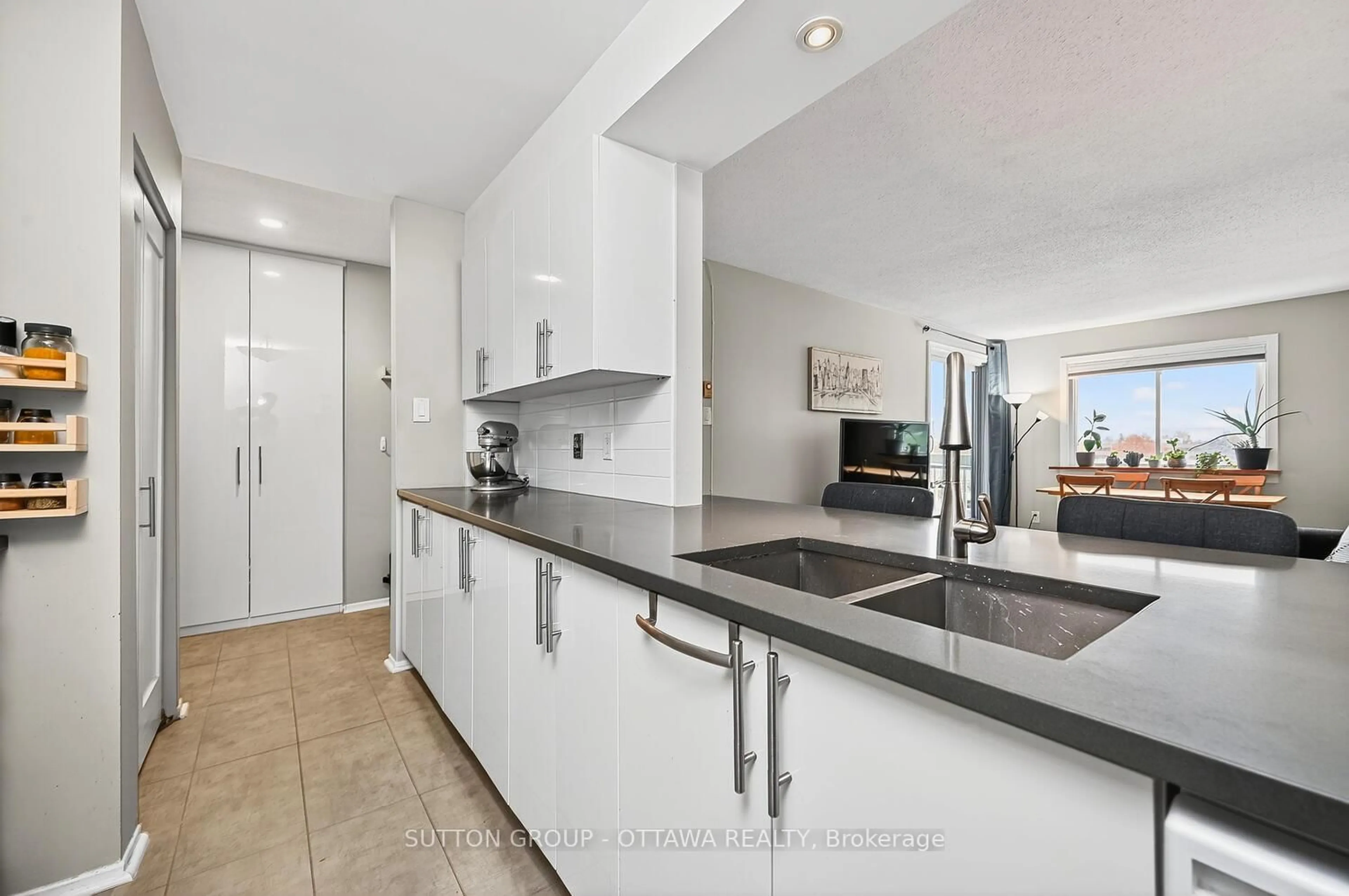 Unknown for 214 Viewmount Dr #317, Ottawa Ontario K2E 7X3