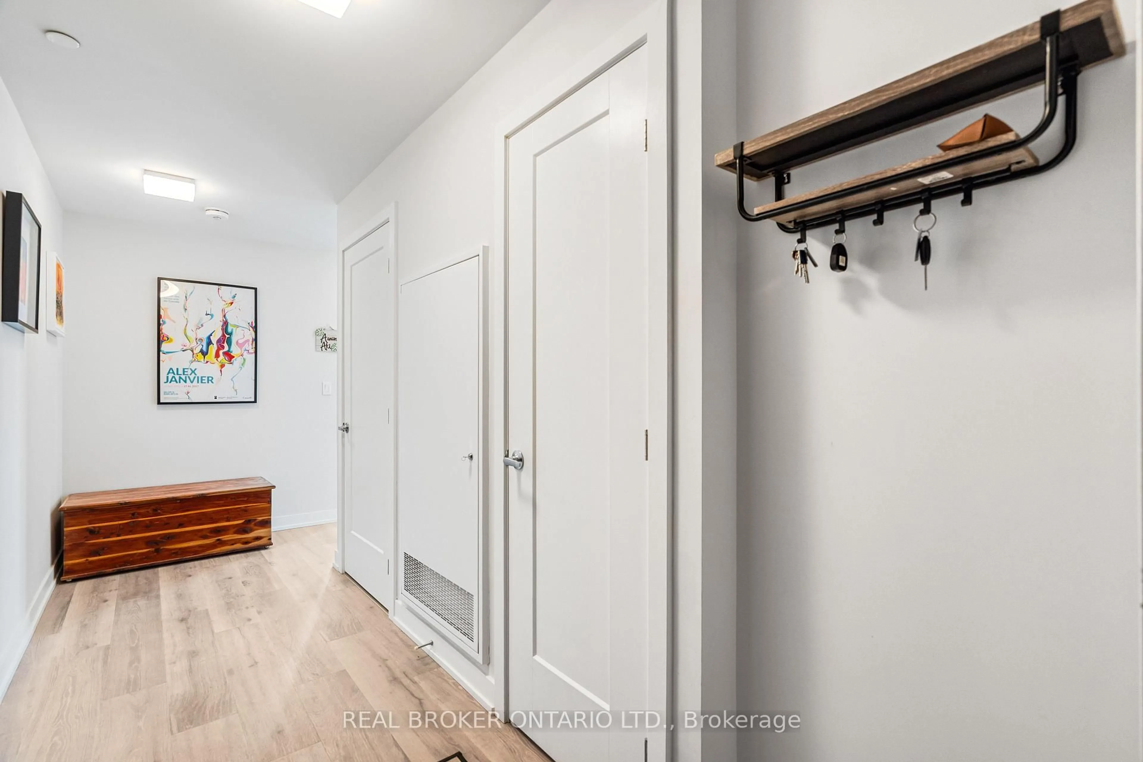 Indoor entryway for 530 De Mazenod Ave #310, Ottawa Ontario K1S 5W8