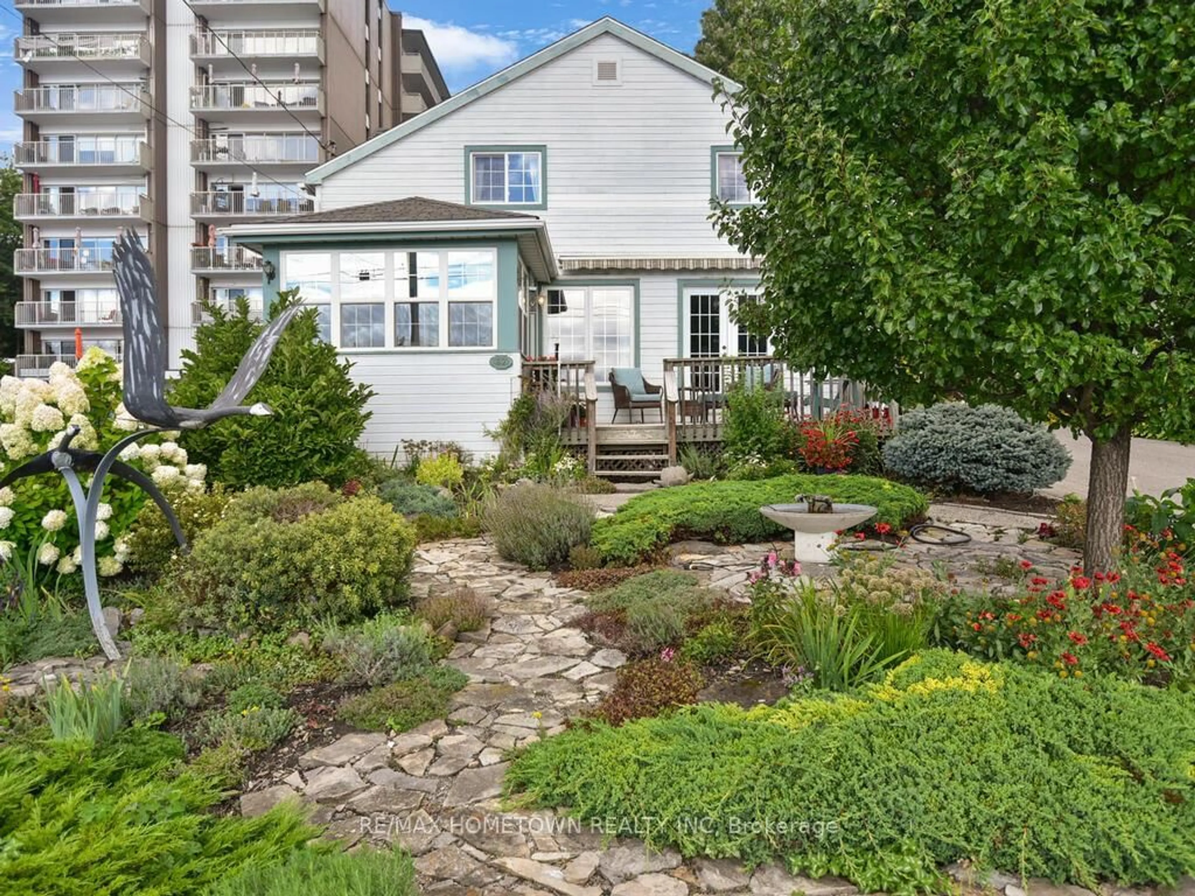 Patio, street for 92 WATER St, Brockville Ontario K6V 1A5