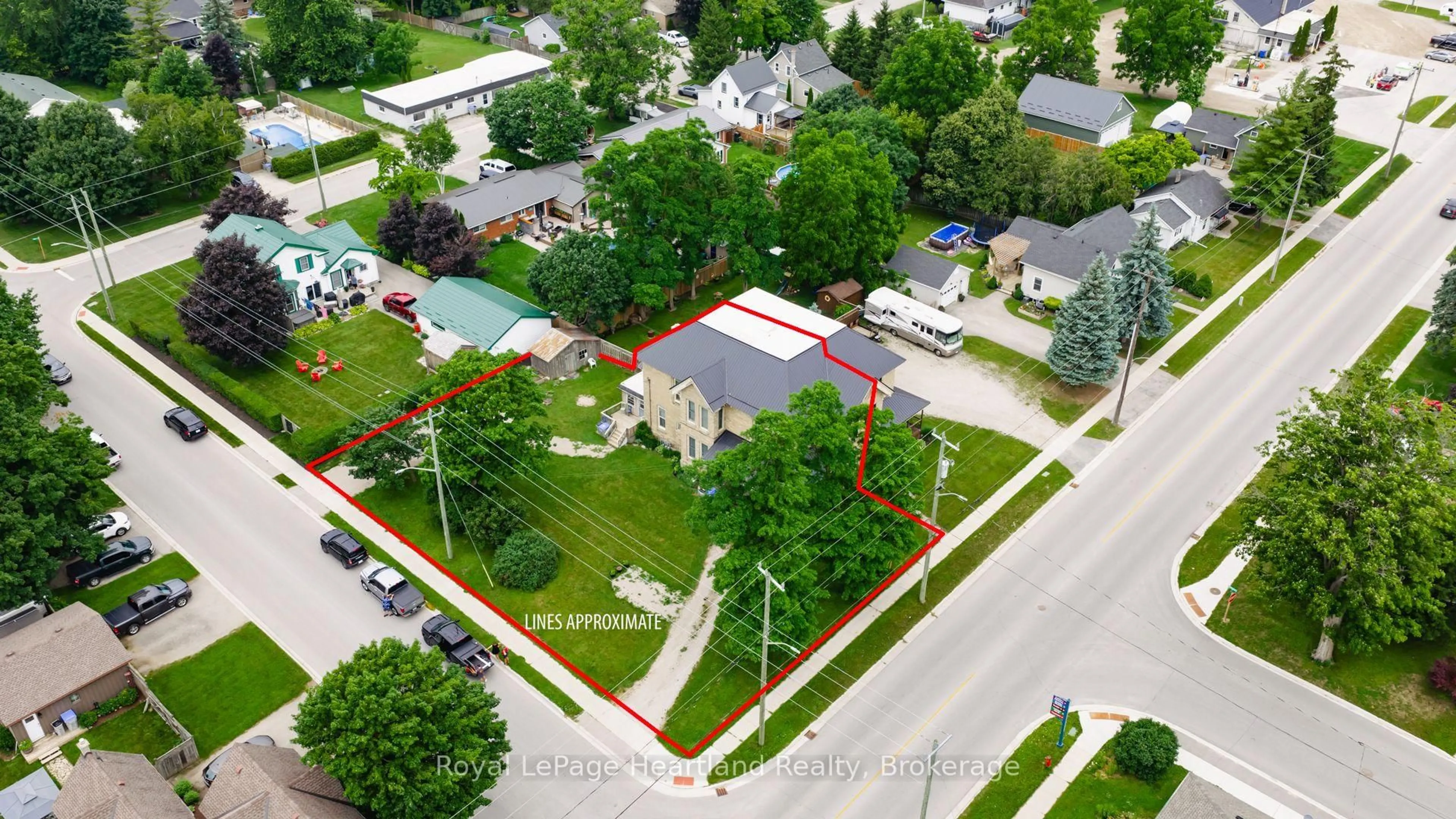A pic from outside/outdoor area/front of a property/back of a property/a pic from drone, street for 190 Albert St, Central Huron Ontario N0M 1L0