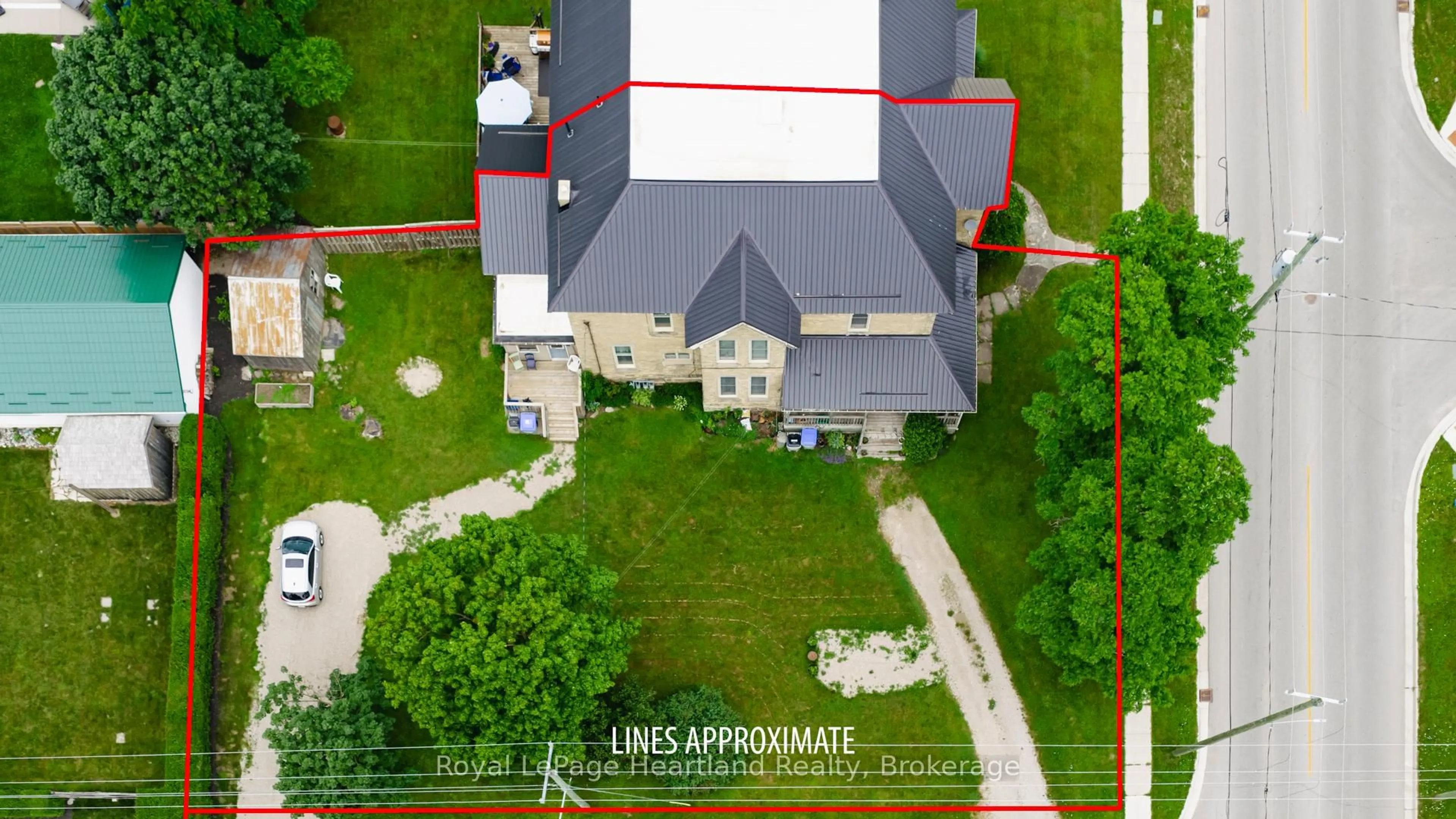 A pic from outside/outdoor area/front of a property/back of a property/a pic from drone, building for 190 Albert St, Central Huron Ontario N0M 1L0