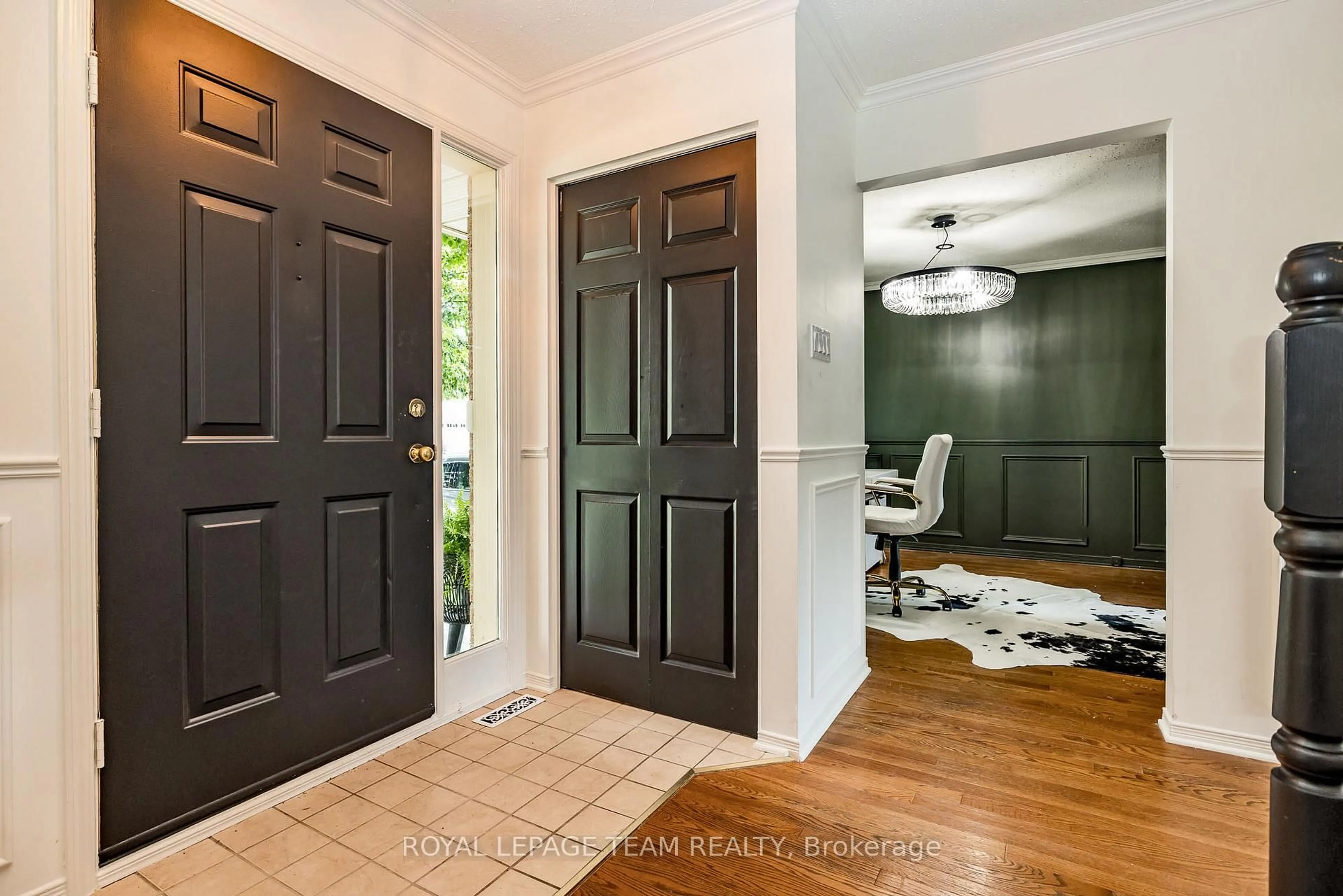 Indoor entryway for 87 BEECHFERN Dr, Stittsville Ontario K2S 1E3