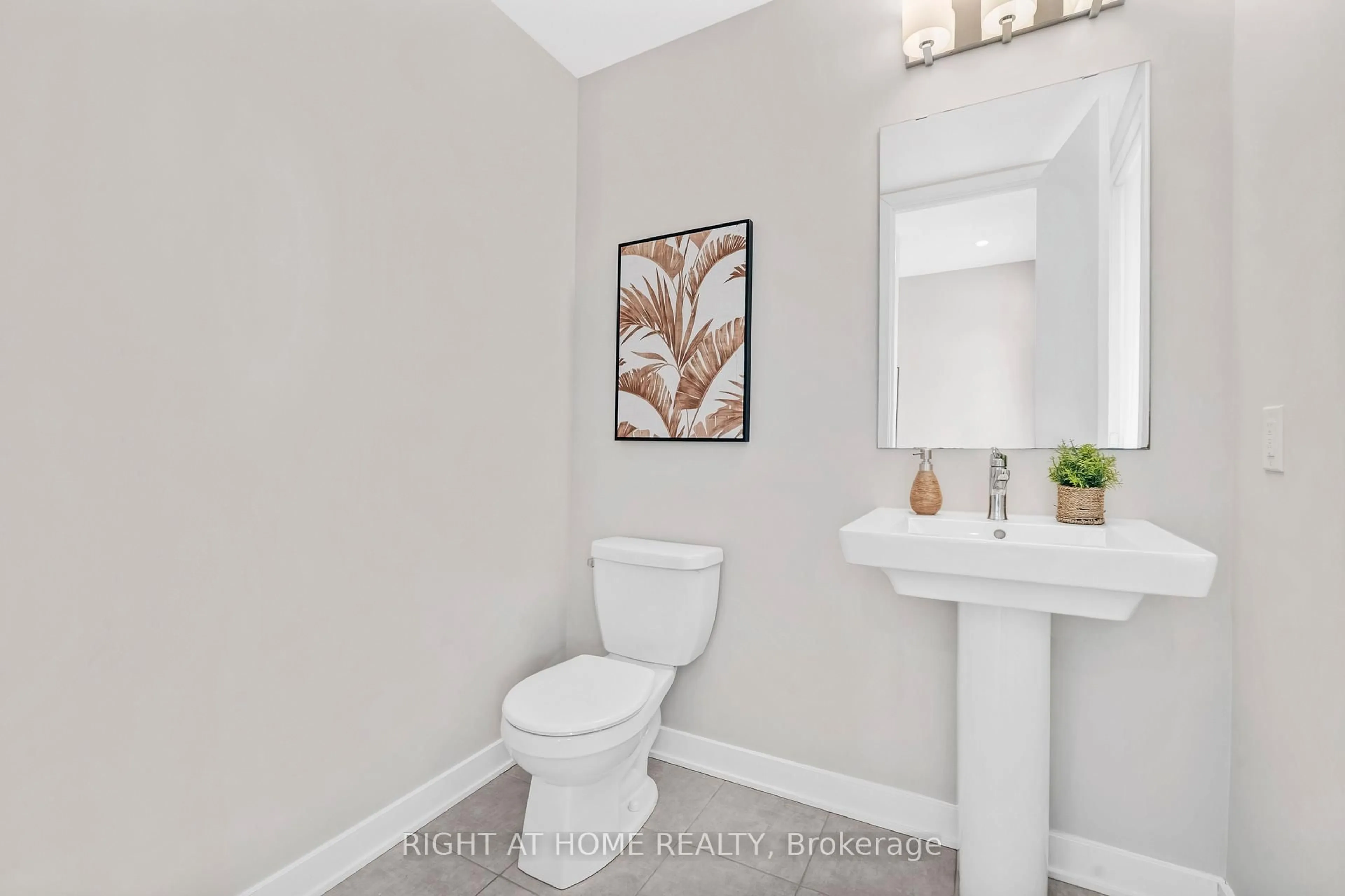 Standard bathroom, ceramic/tile floor for 30 Chasing Grve, Richmond Ontario K0A 2Z0