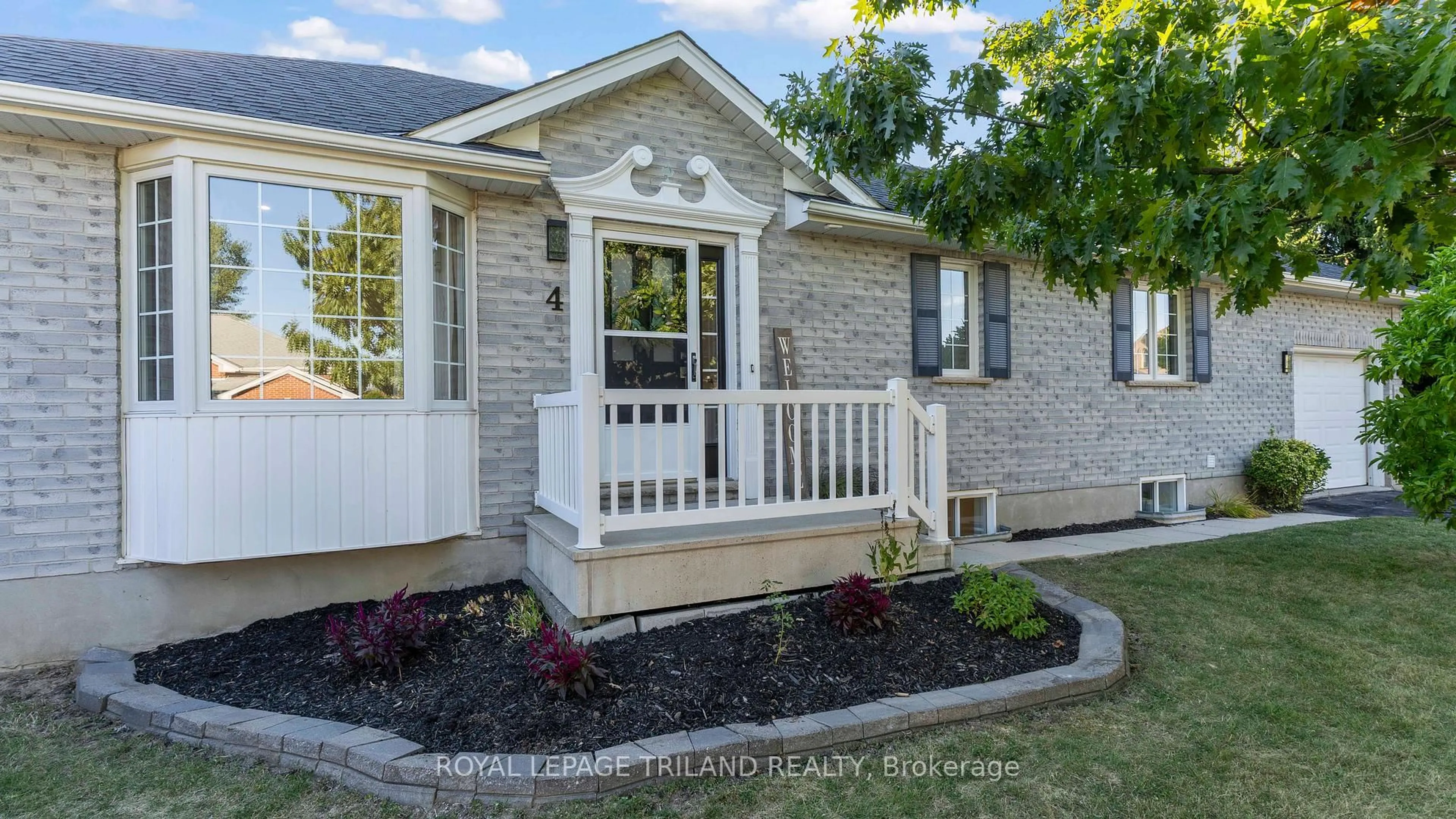 Home with vinyl exterior material, street for 4 Schreyer Dr, St. Thomas Ontario N5R 6E8