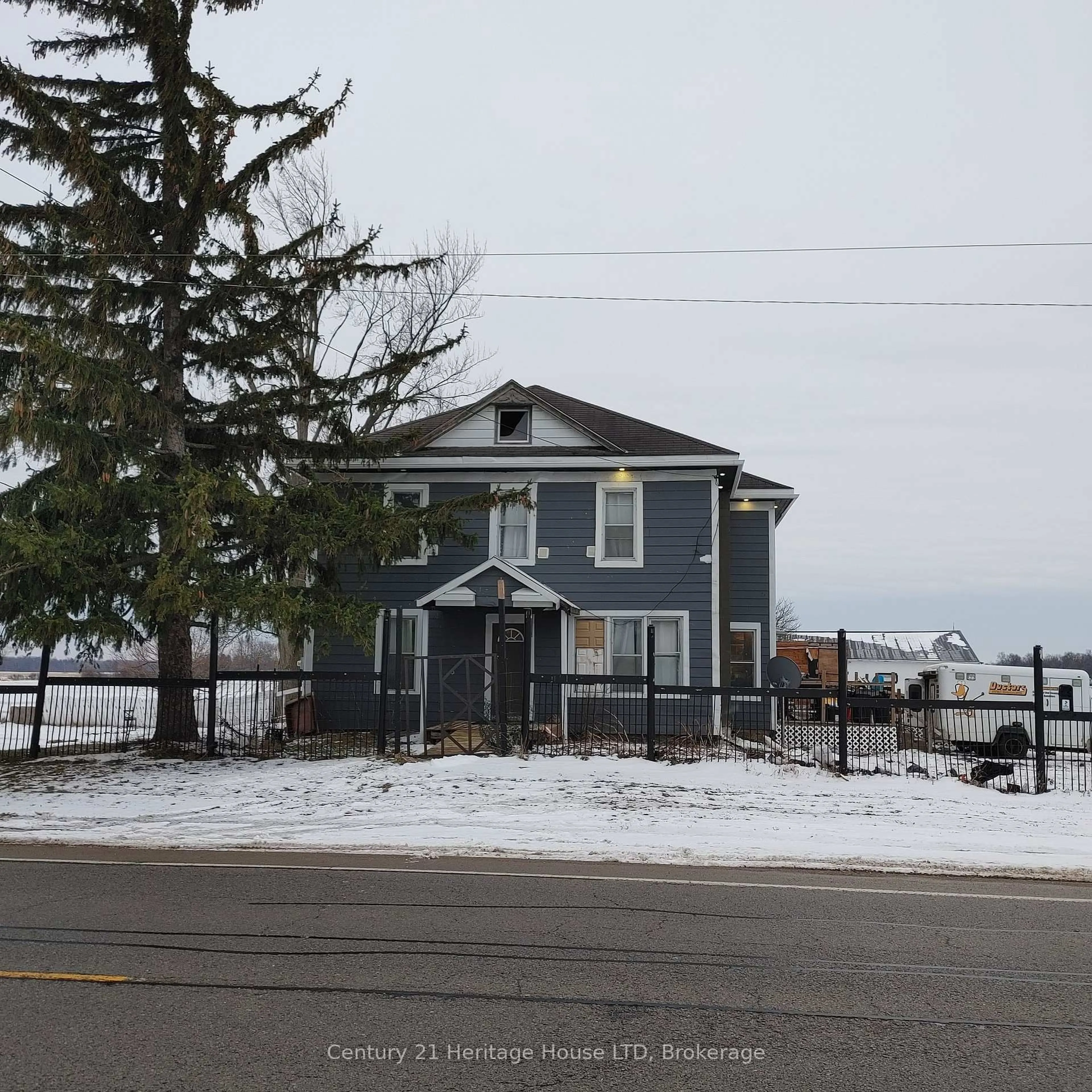 A pic from outside/outdoor area/front of a property/back of a property/a pic from drone, street for 4034 Canborough Rd, West Lincoln Ontario L0R 2J0