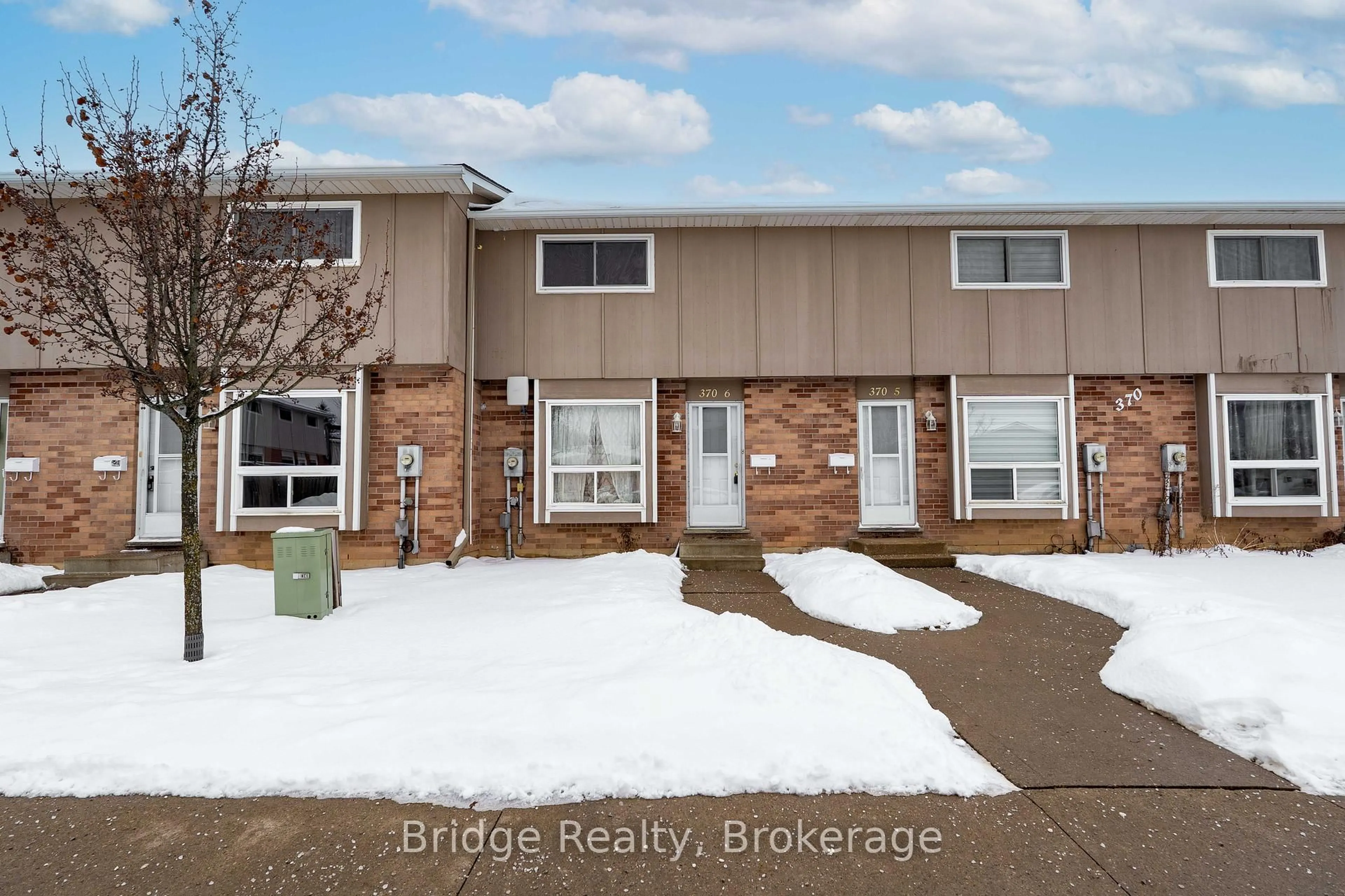 A pic from outside/outdoor area/front of a property/back of a property/a pic from drone, unknown for 370 SPRINGBANK Ave #6, Woodstock Ontario N4T 1L3