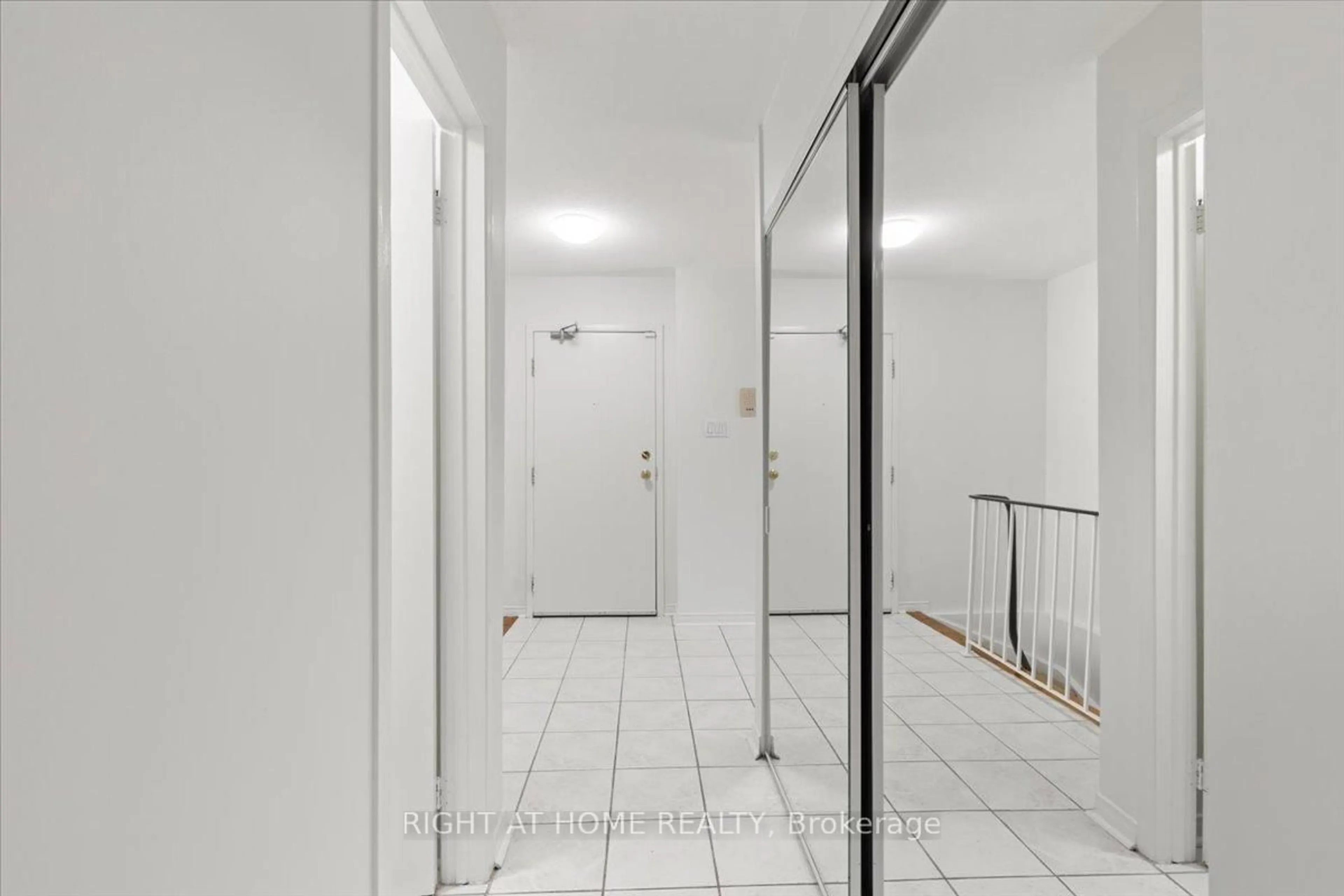 Unknown for 520 Fenerty Crt #3, Ottawa Ontario K2L 3B1