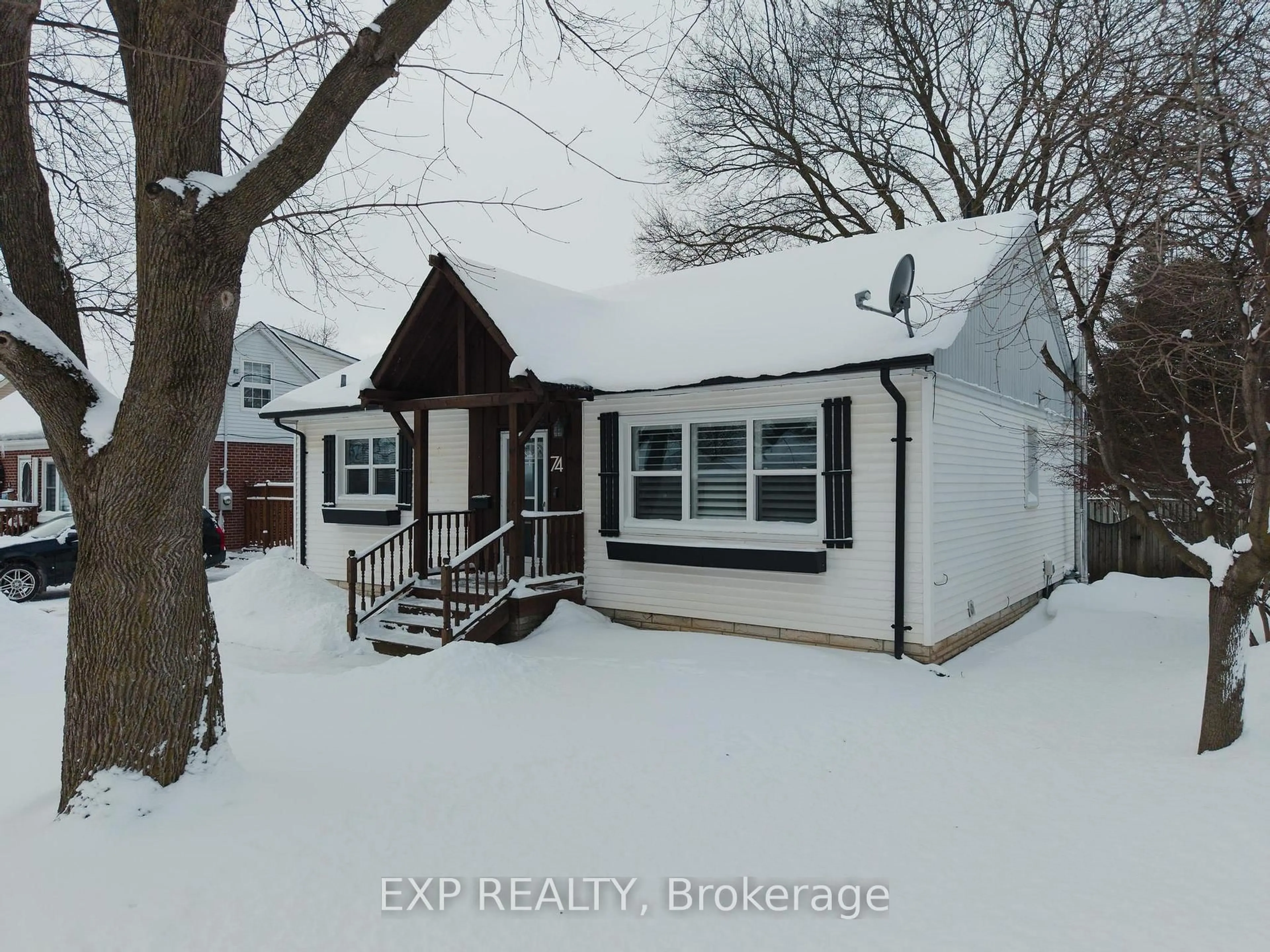 A pic from outside/outdoor area/front of a property/back of a property/a pic from drone, street for 74 Duke St, Woolwich Ontario N3B 2X9