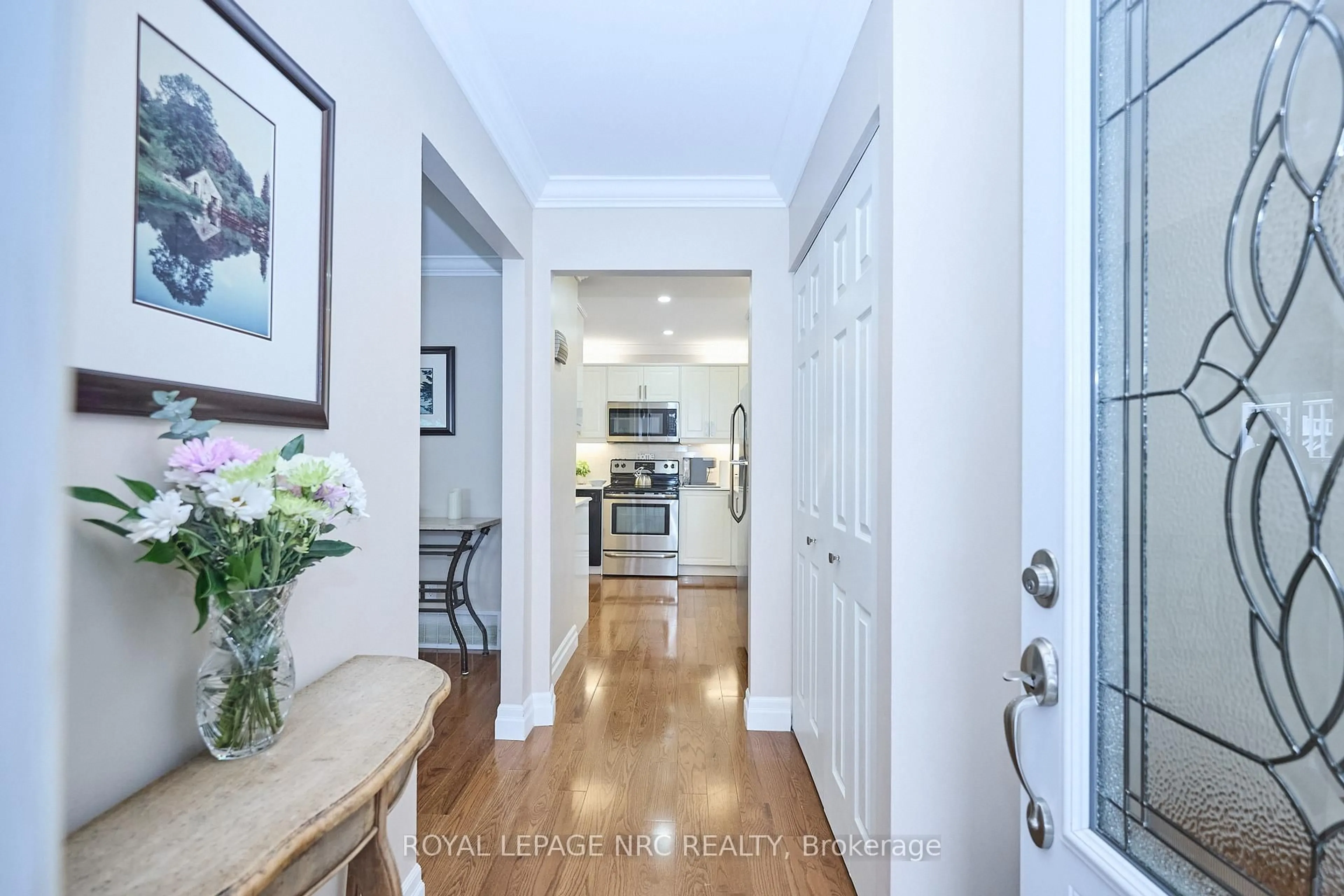 Indoor entryway for 29 Westgate Park Dr, St. Catharines Ontario L2N 5W8