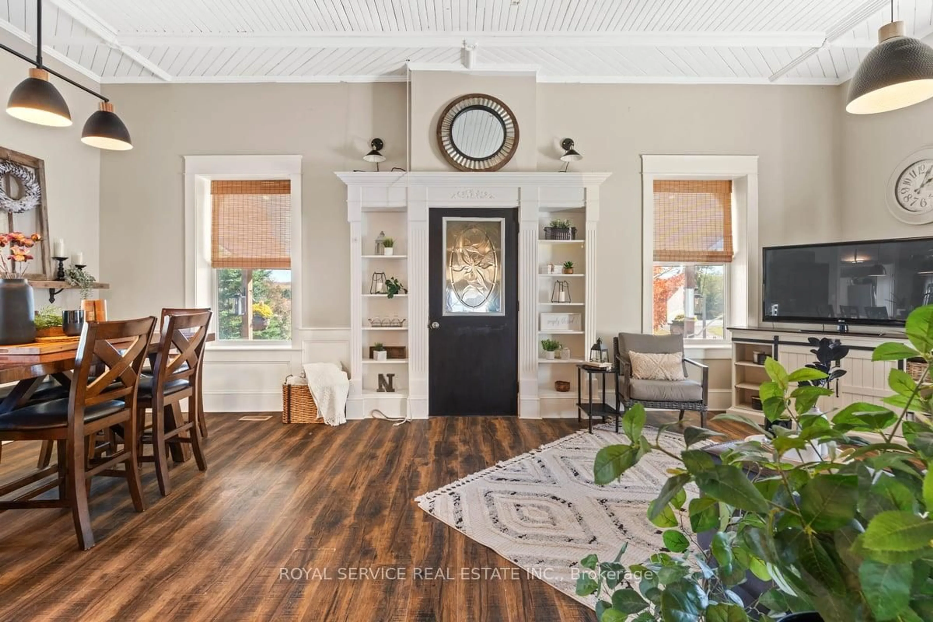 Indoor entryway for 247 Cooke Rd, Stirling Ontario K0K 3E0