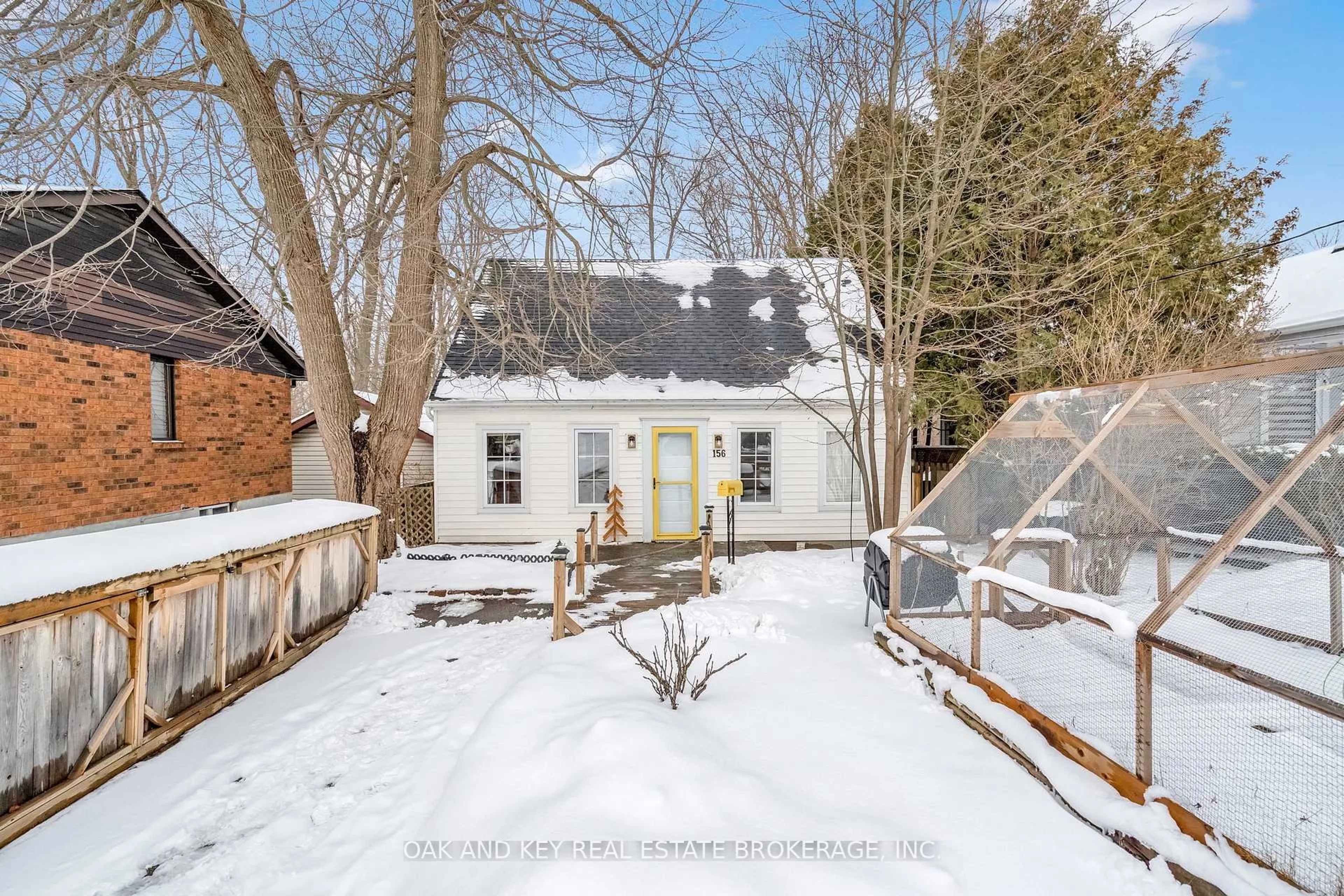 A pic from outside/outdoor area/front of a property/back of a property/a pic from drone, street for 156 LANGARTH St, London South Ontario N6J 1P6