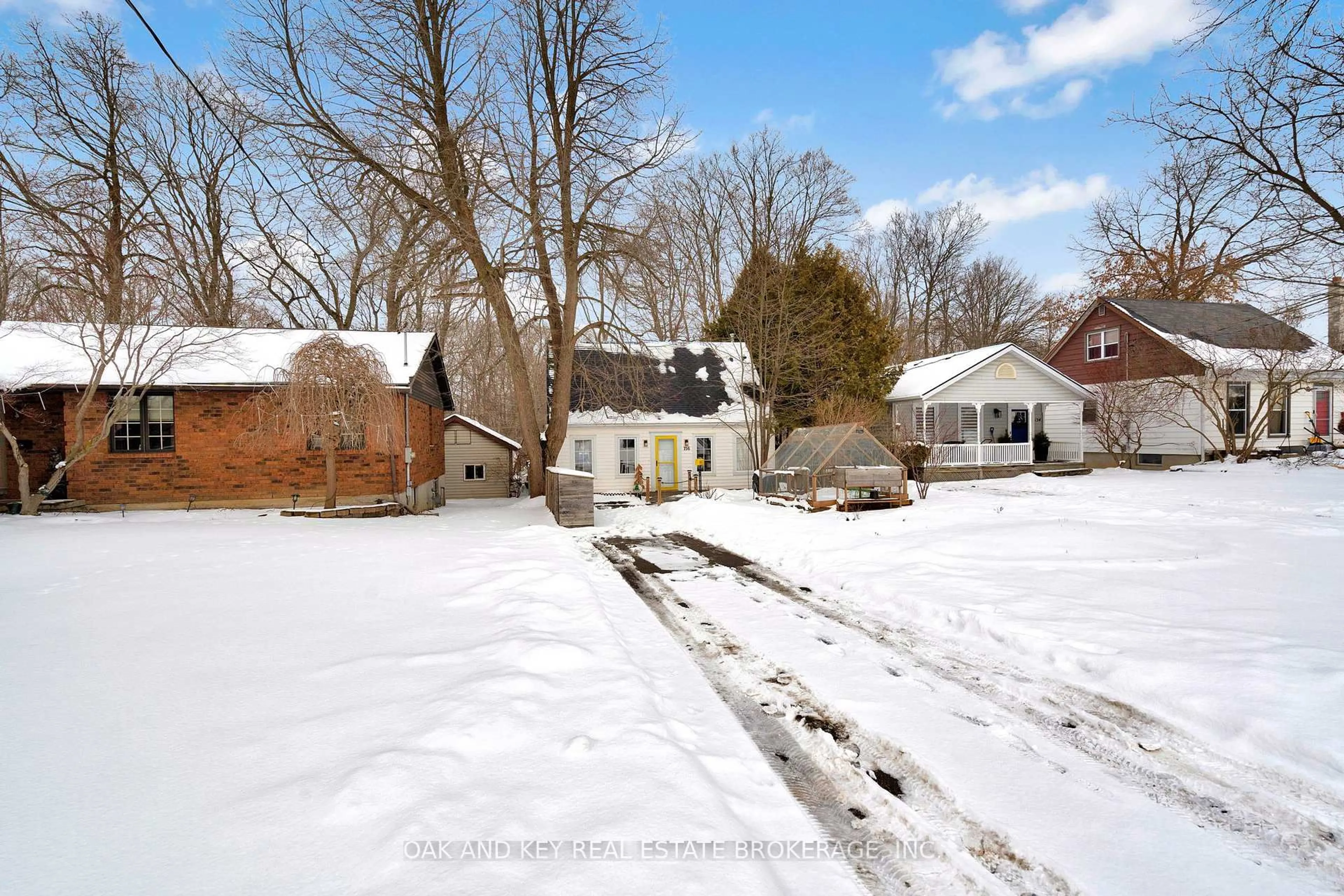 A pic from outside/outdoor area/front of a property/back of a property/a pic from drone, street for 156 LANGARTH St, London South Ontario N6J 1P6