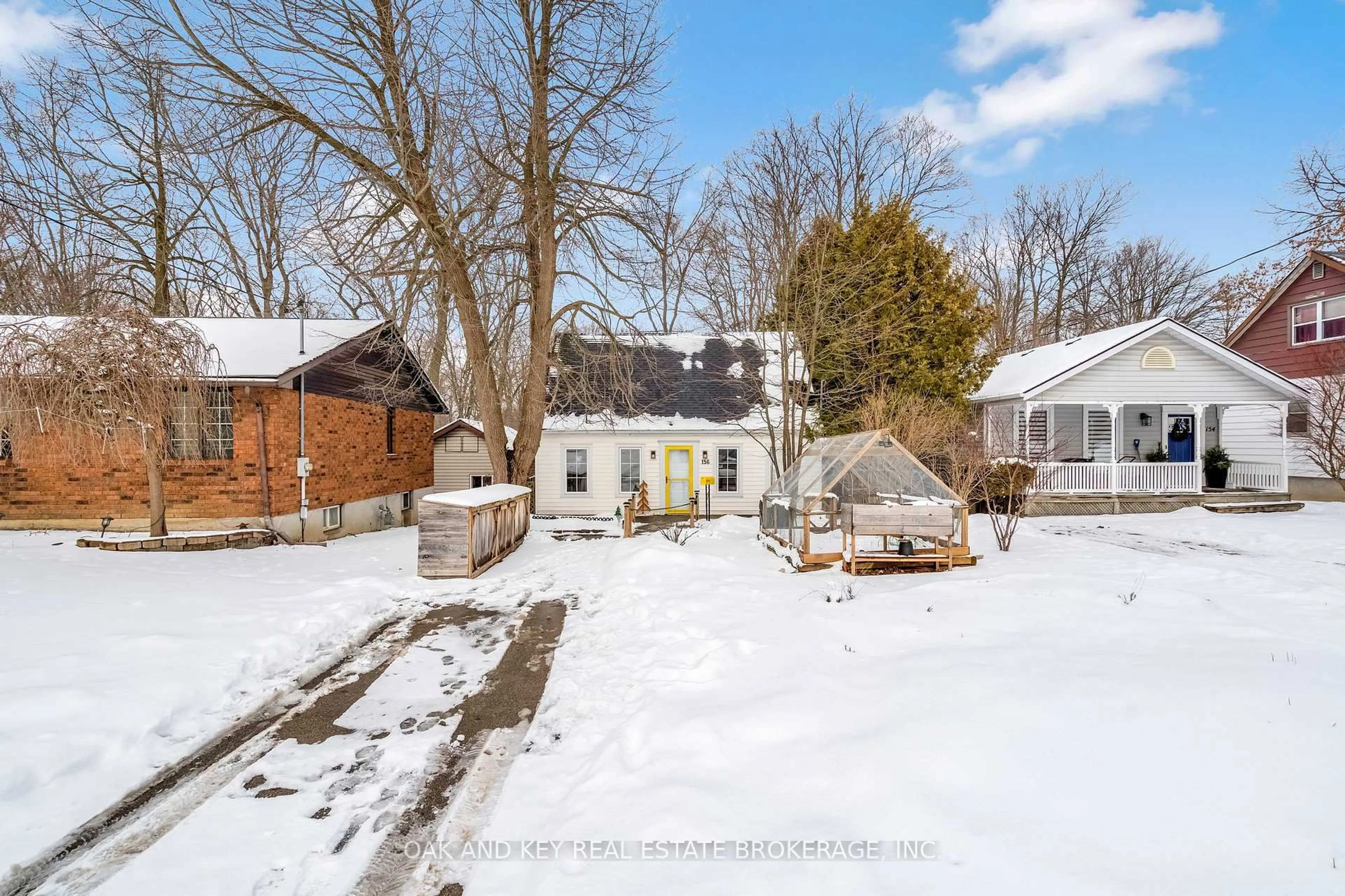 A pic from outside/outdoor area/front of a property/back of a property/a pic from drone, street for 156 LANGARTH St, London South Ontario N6J 1P6