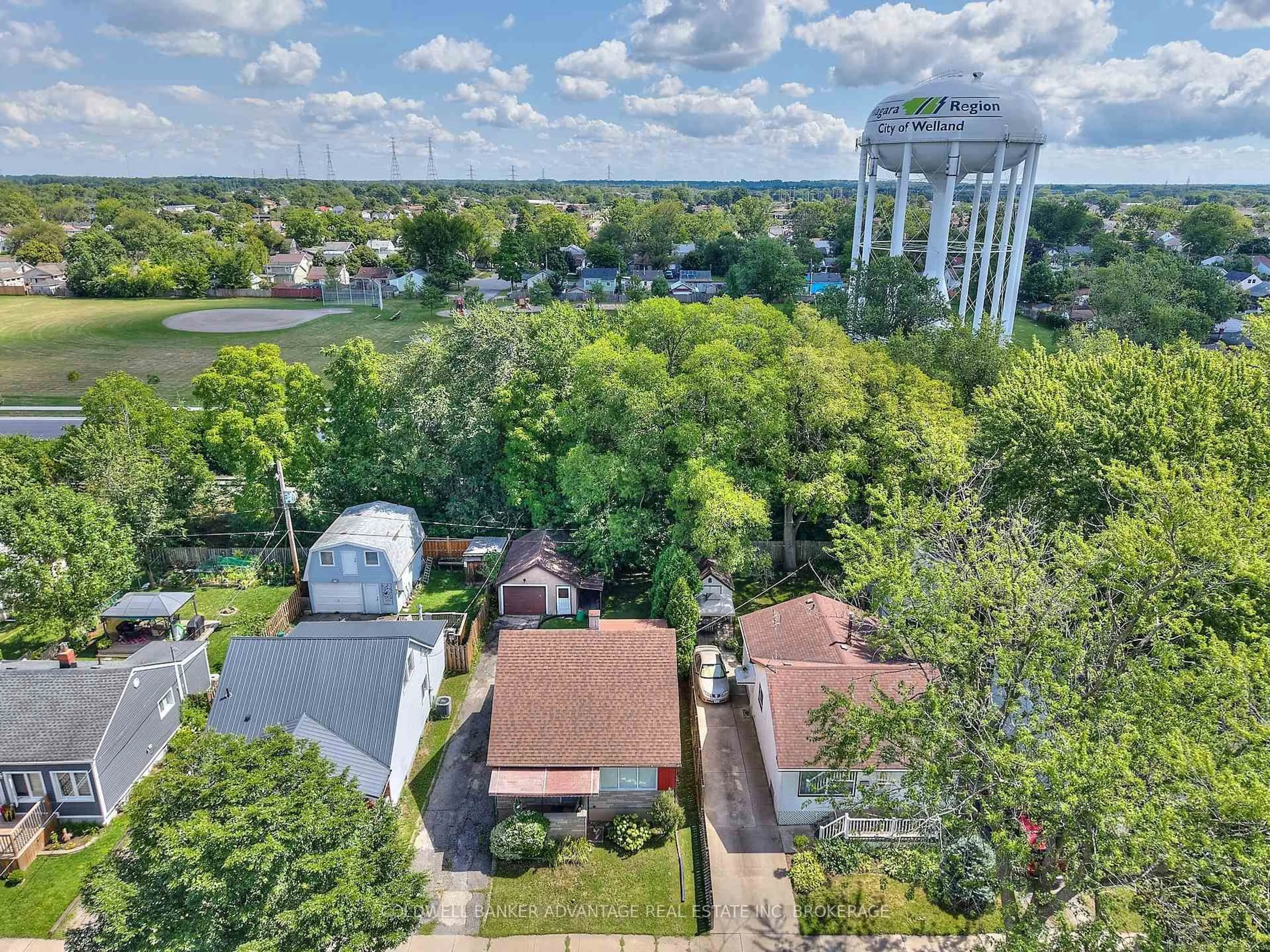 A pic from outside/outdoor area/front of a property/back of a property/a pic from drone, city buildings view from balcony for 144 Dunkirk Rd, Welland Ontario L3B 2N6