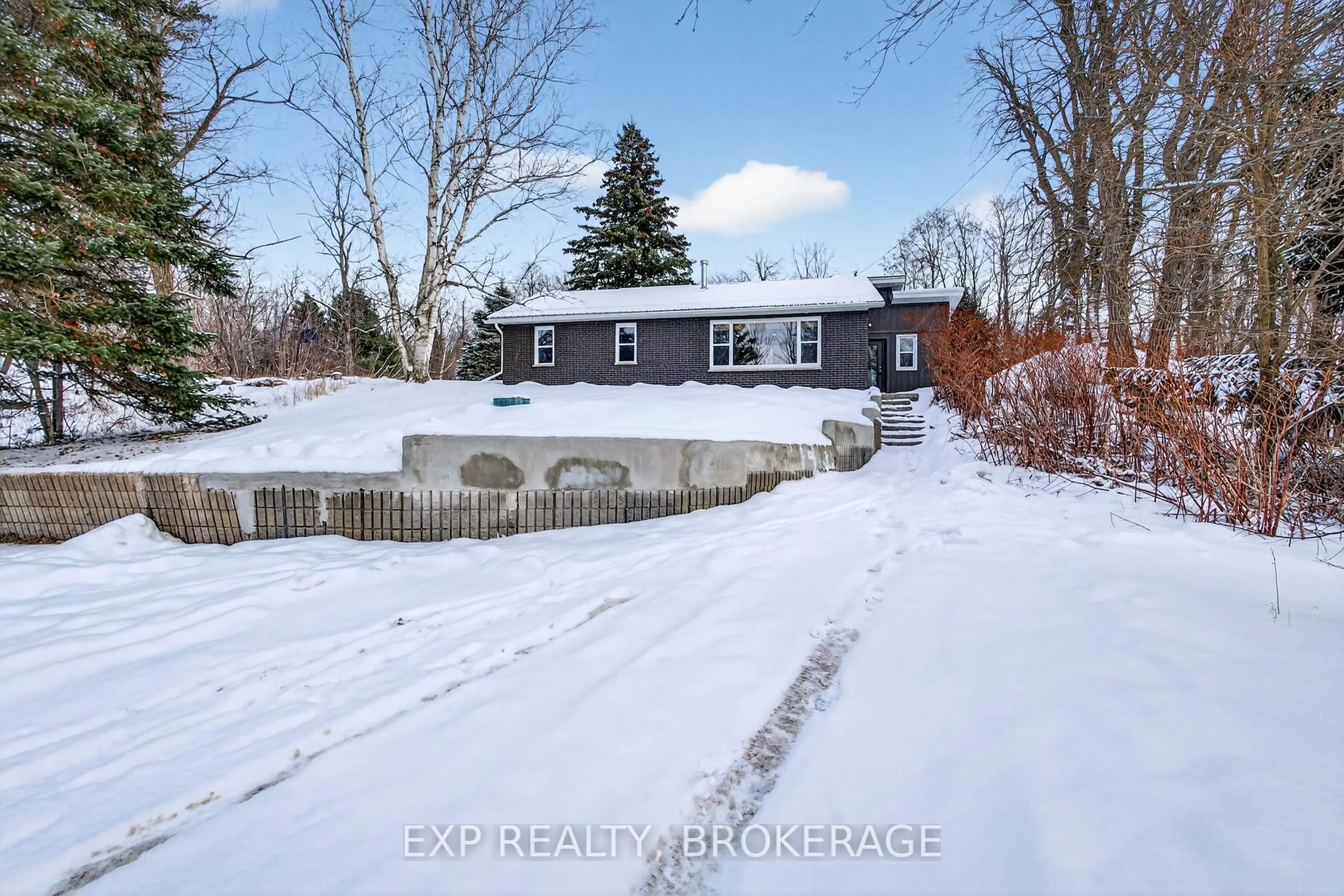 A pic from outside/outdoor area/front of a property/back of a property/a pic from drone, street for 6402 PERTH Rd, Perth Road Ontario K0H 2L0