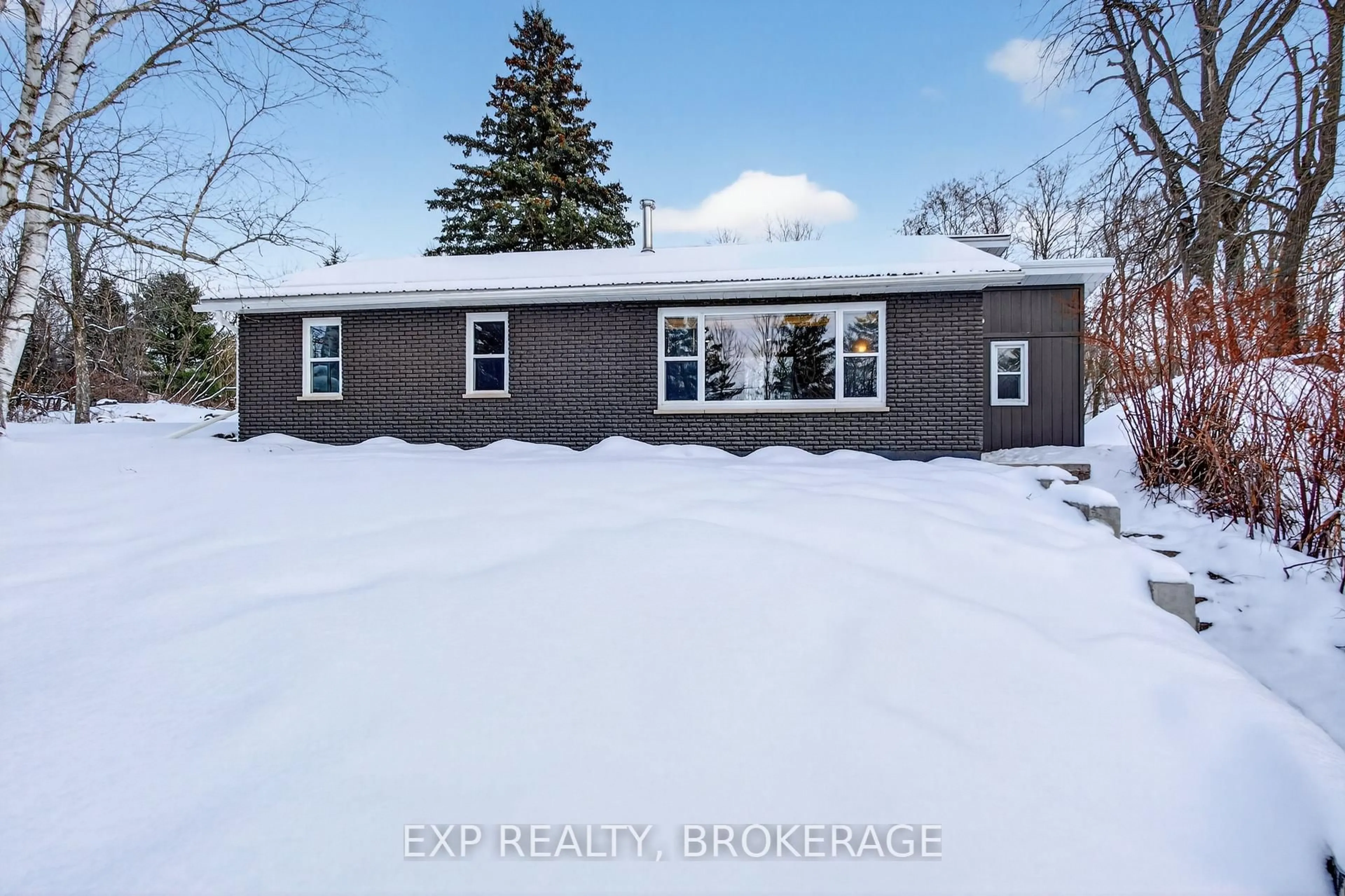 A pic from outside/outdoor area/front of a property/back of a property/a pic from drone, unknown for 6402 PERTH Rd, Perth Road Ontario K0H 2L0